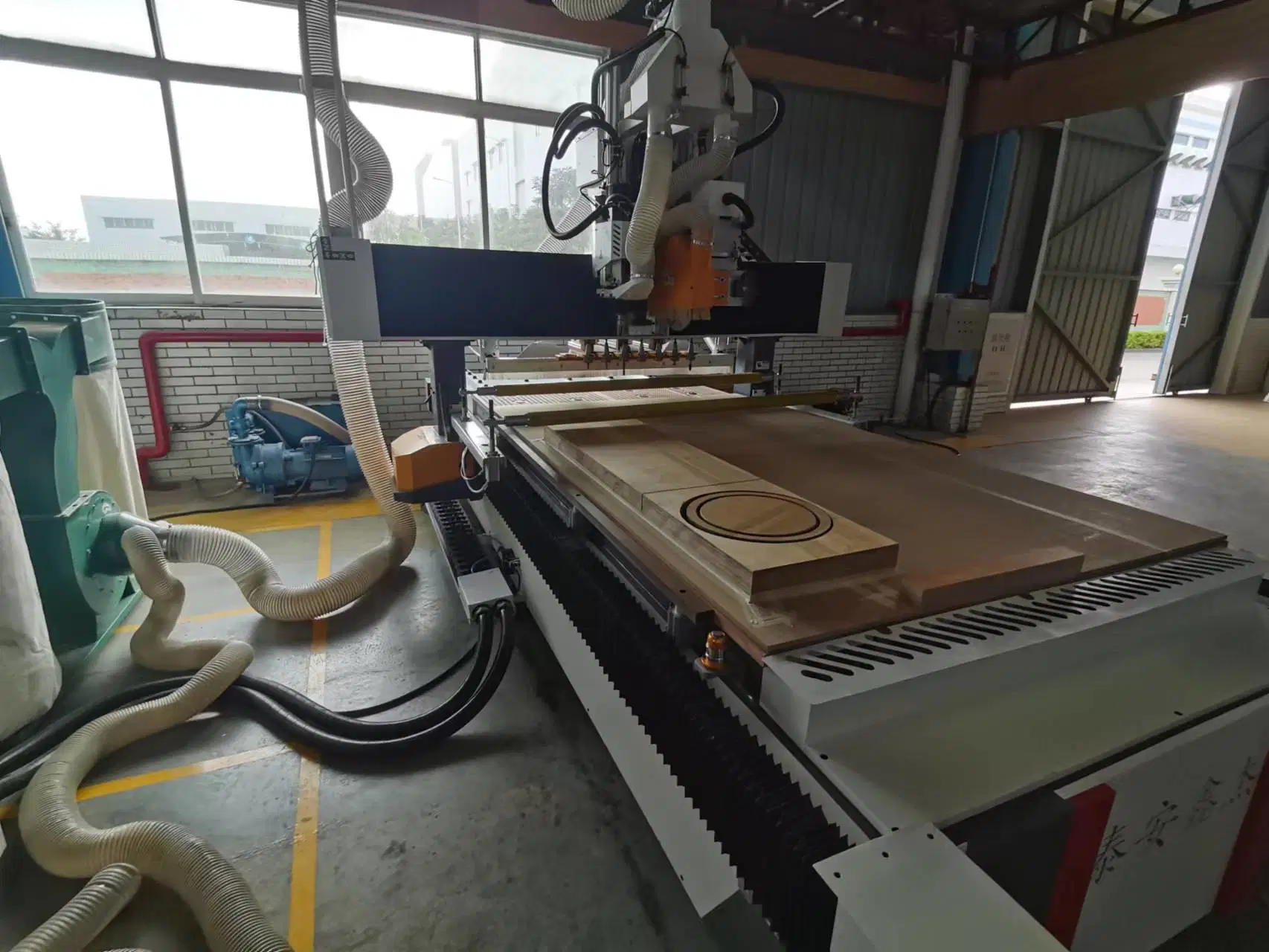 Placa de aislamiento/Madera densificada aserrado y fresado CNC centro de la máquina combinada