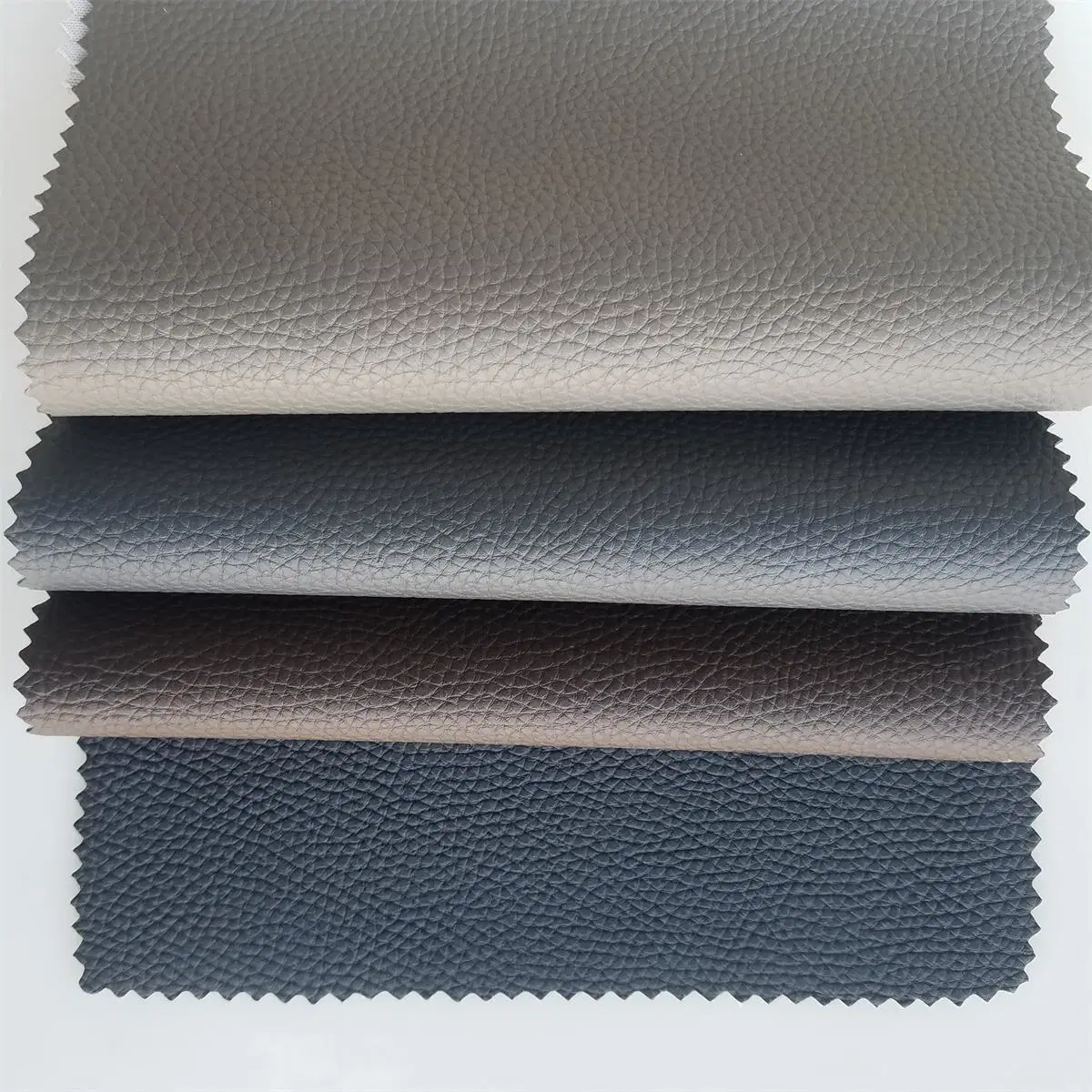 Fabricant de cuir synthétique en PVC pour la couverture de canapé avec une variété de doublures.