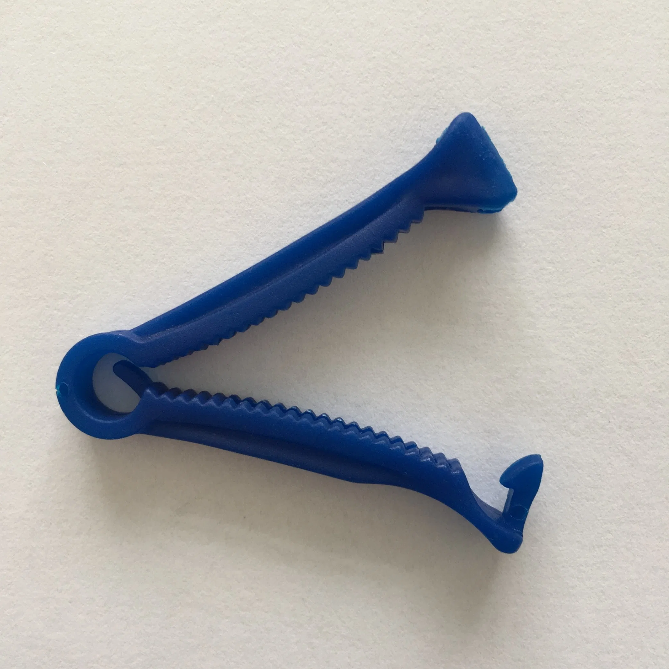 Aseptic Disposable Medical Umbilical Cord Clamp Used for Neonatal