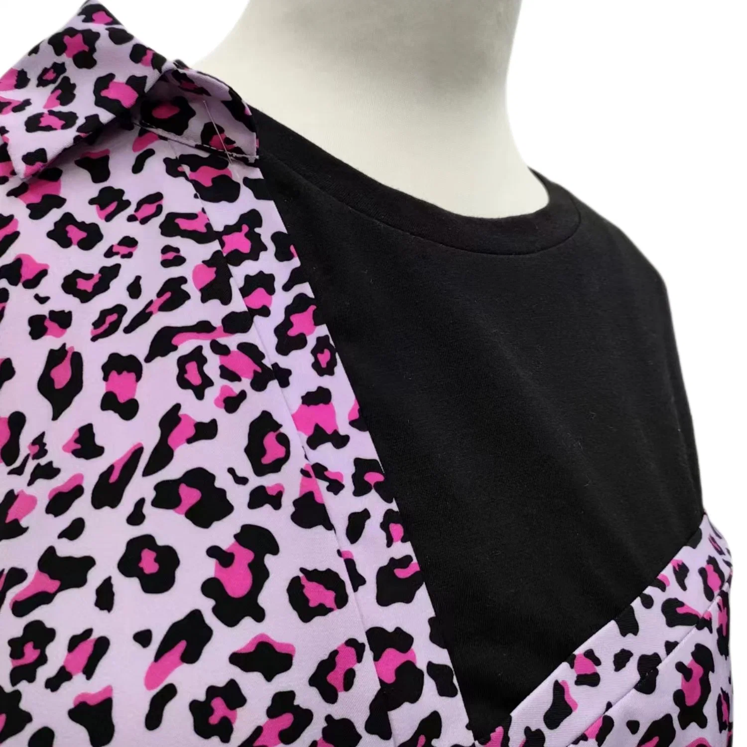 Vestuário estampado Fancy Ladies Top para mulher com interior Peça falsa em camisola preta