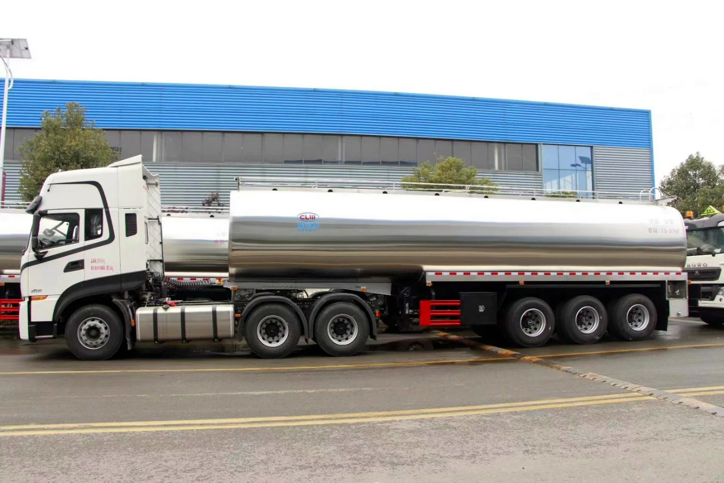 45000 Liters Three Fuwa Axles Oil Fuel Tank Semi Trailer