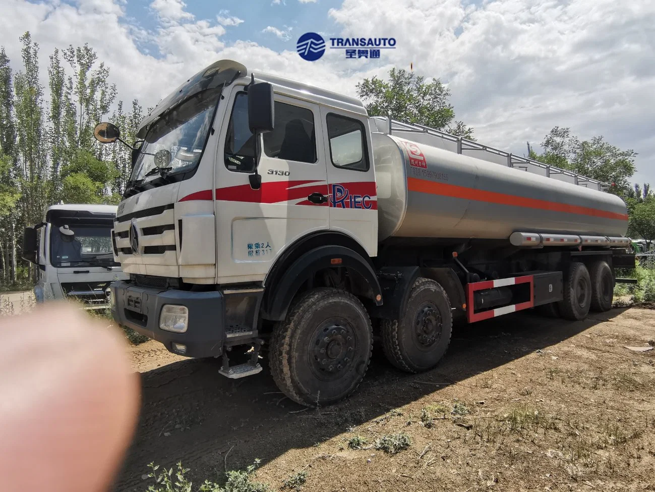 Hot Sale Used Benz Sinotruk HOWO Fuel Tank Truck Tankers Beiben Ng80 25 Cbm 12 Wheeel Truck