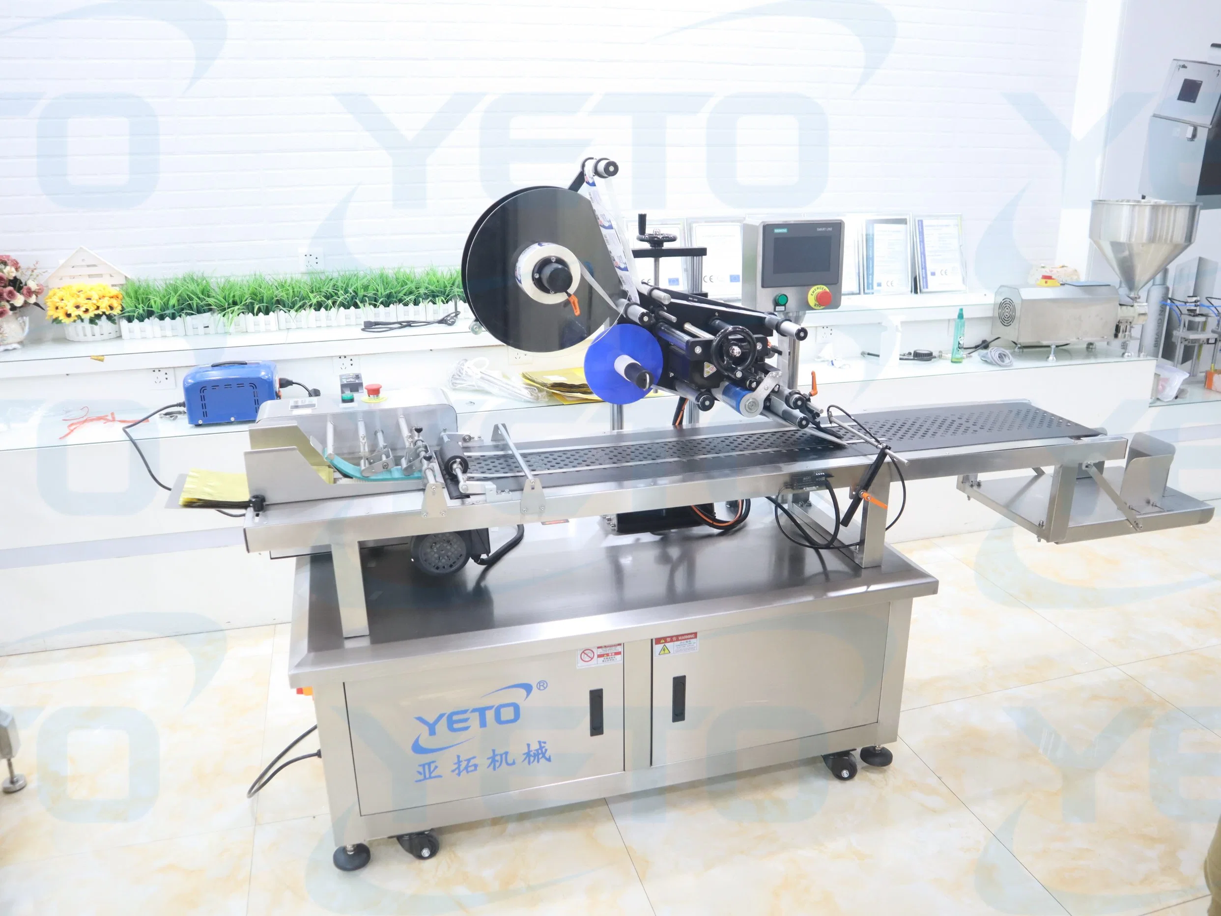 Fully Automatic Flat Surface Labeling Machine Paper Card Box Automatic Paging Labeling Equipment