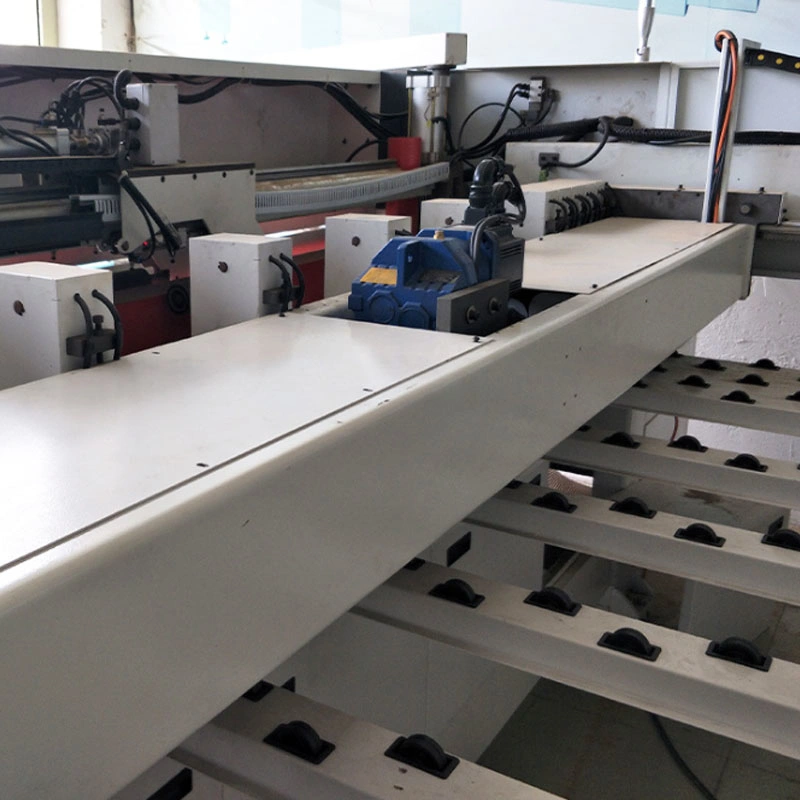 Control automático por ordenador Panel horizontal de formato CNC Sierra para Woodworking Corte de muebles