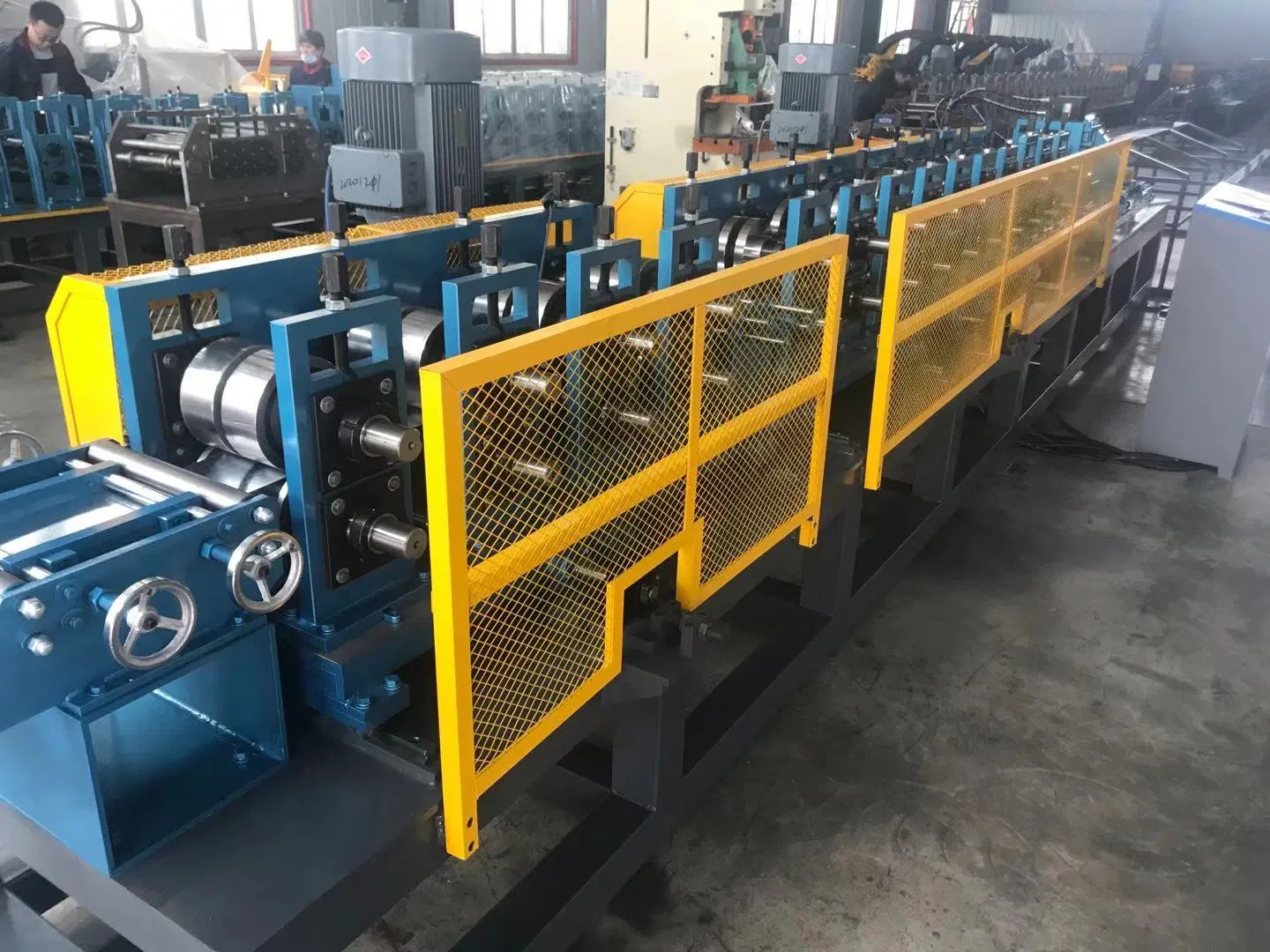 Landmaschinen für Lager schwer von verschiedenen Farben leicht Gauge Stahl Kiel Rolling Machine Light Keel Cold Roll Forming Maschine