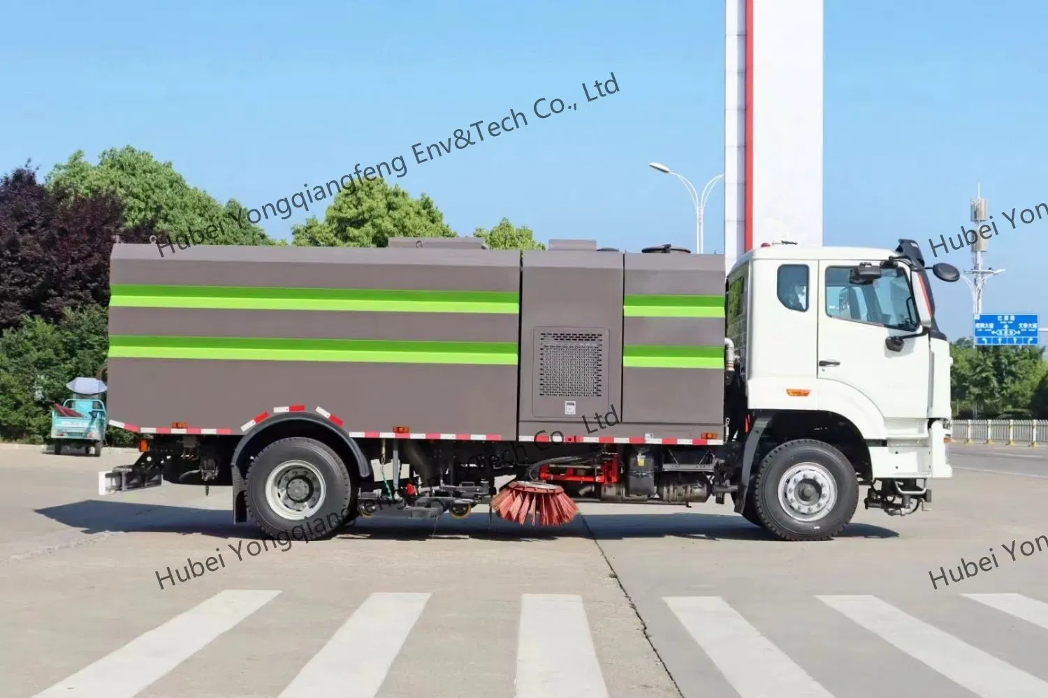 HOWO Vacuum Street Road Sweeper Truck for Street Cleaning Washing and Sweeping