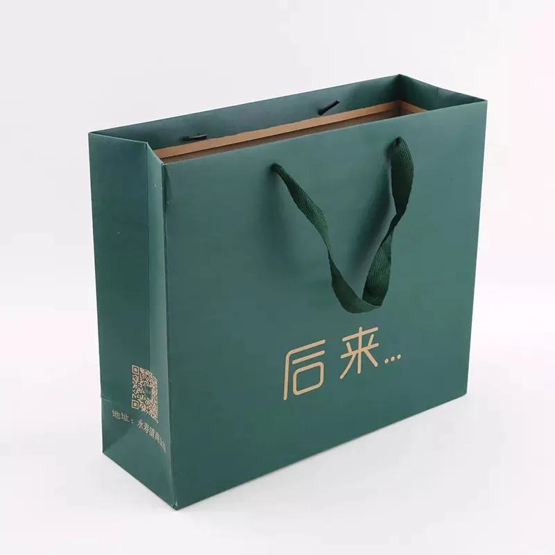 Customized Gold Foil Embossing Art Paper Underwear Garment Paper Shopping Bags for Cotton Handle