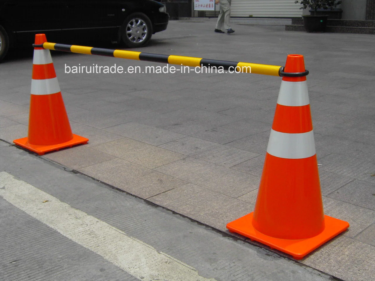 Reflective Yellow Black Road Cone Bar Traffic Connect Pole for Export