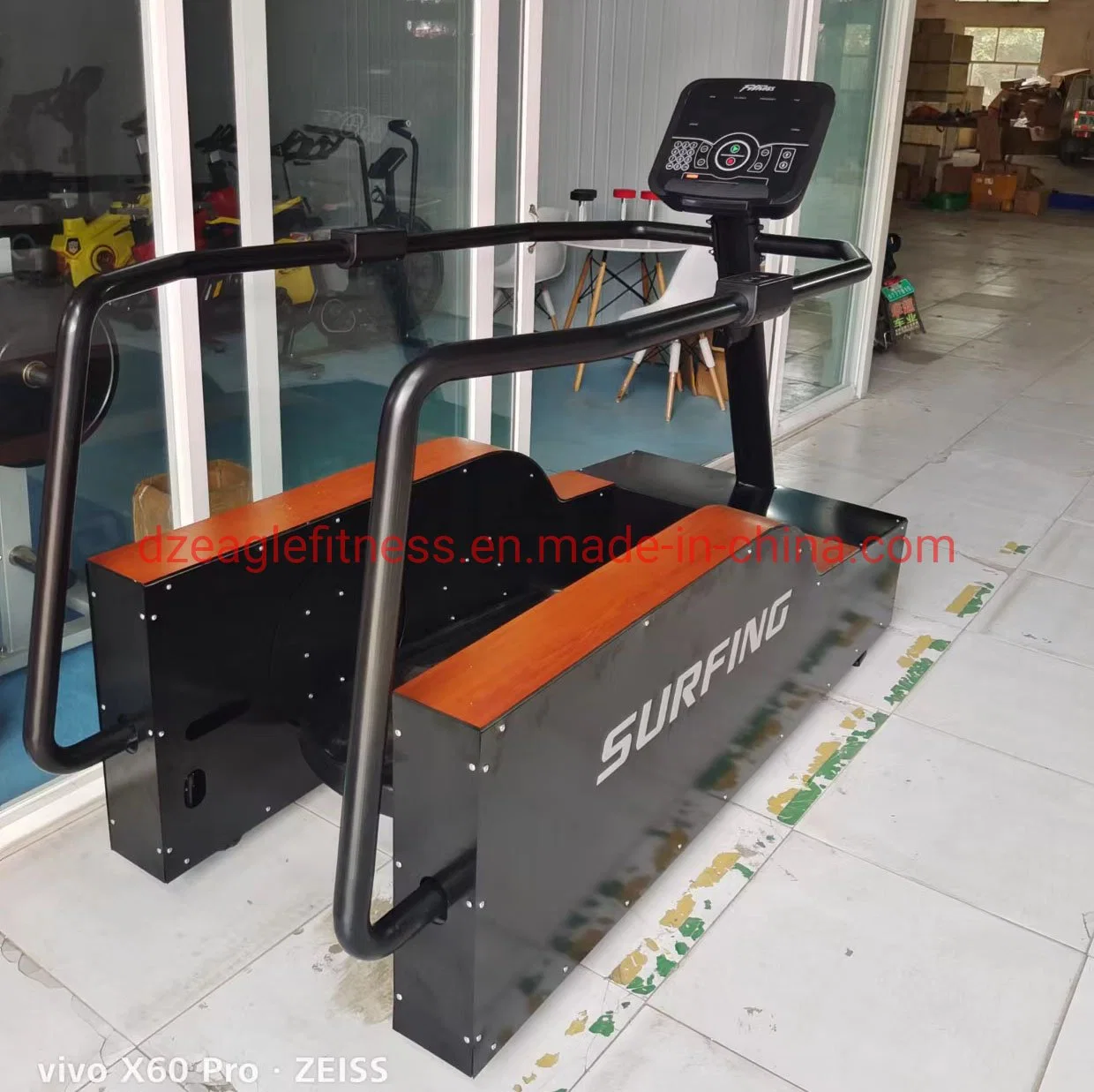 Equipamento de fitness Skyboard Gym com LCD Display Wooden Surfing Machine Máquina de surf