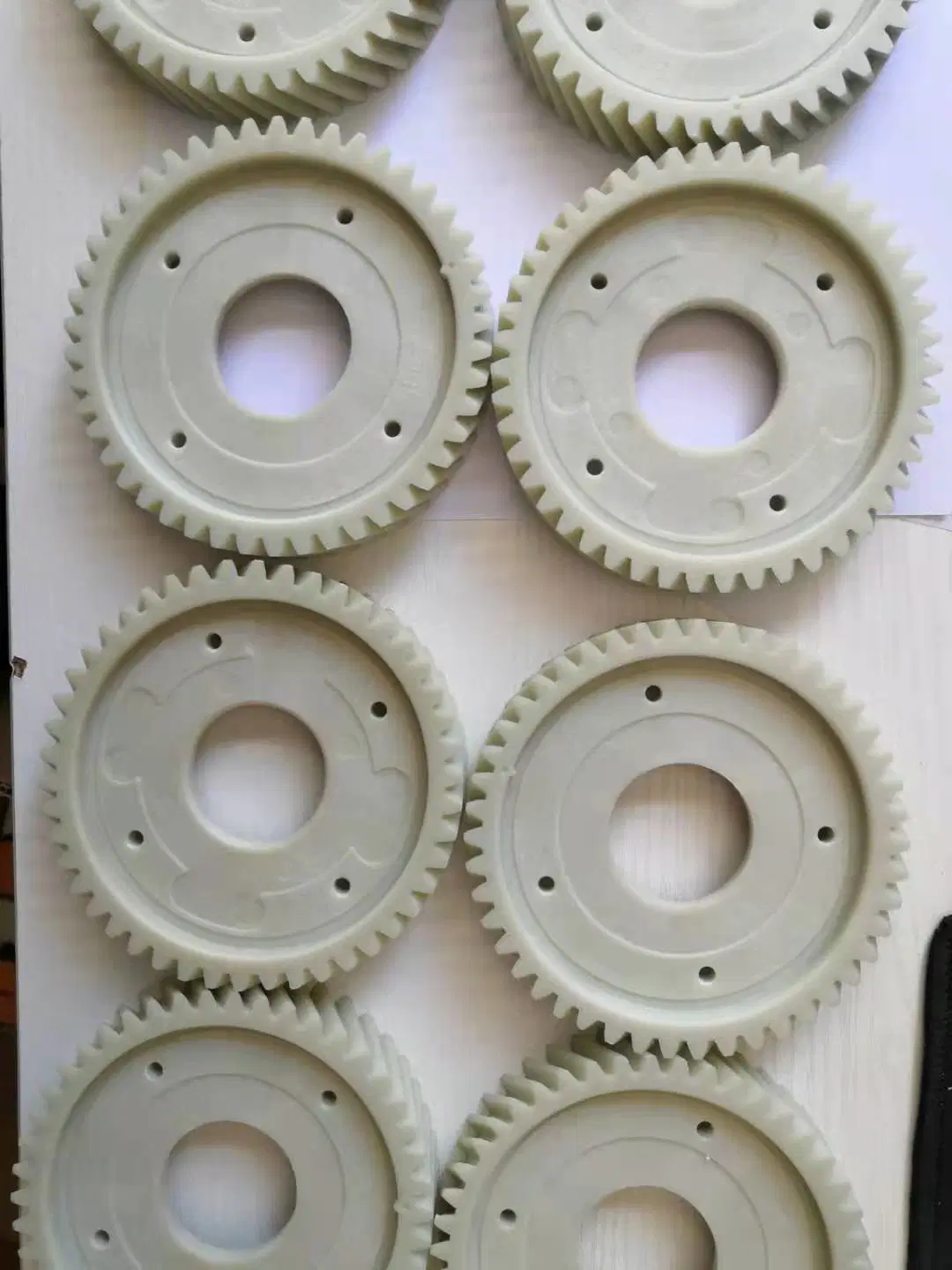 OEM PP/PC/PE/ABS/PVC/PS/Nylon Plastic Injection Molding Helical Gear for Auto Parts