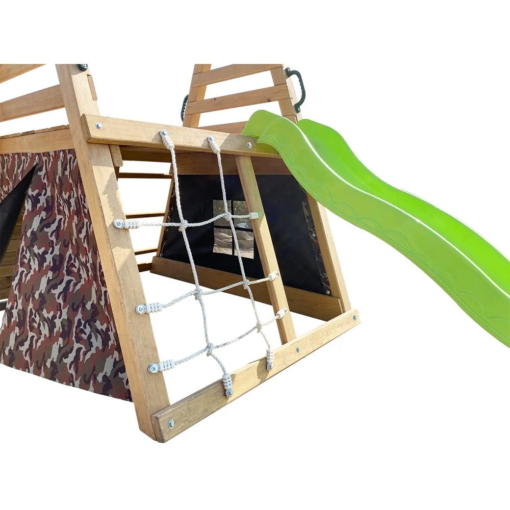 Juego de tobogán de madera con cuerda de escalada y columpio para niños.