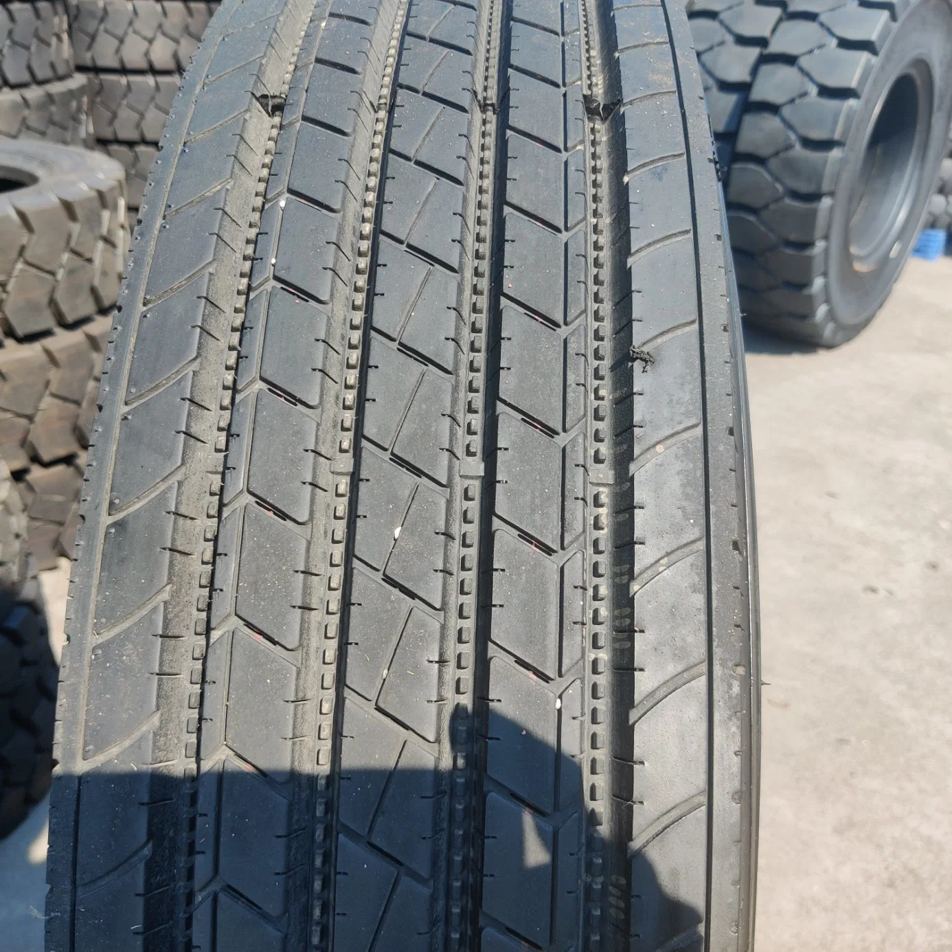 12.00r20 Radial Tubeless Tyres TBR Bus Truck Tyres