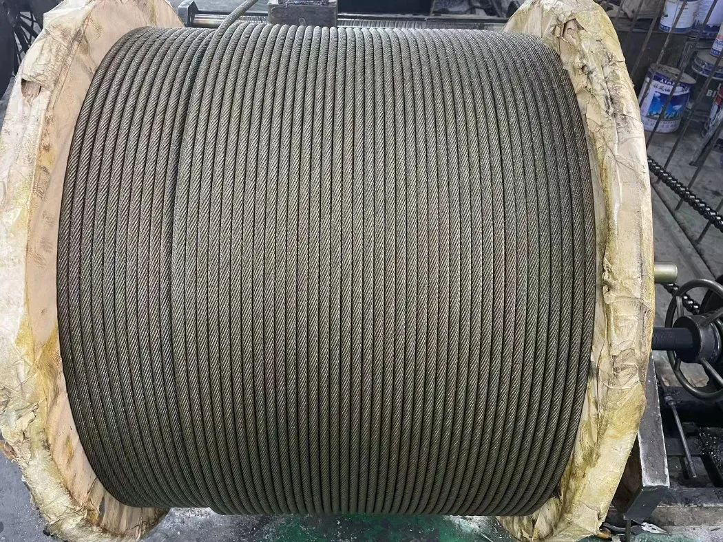 La graisse jaune 19X7 18*7+Iws huile Ungalvanized Steel Wire Rope prix d'usine les câbles de fer en acier au carbone