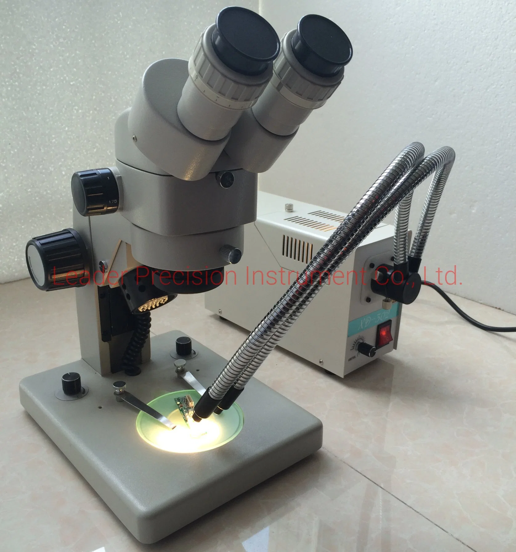 Trinocular Stereo LED Illumination Microscope (XTF-3021)