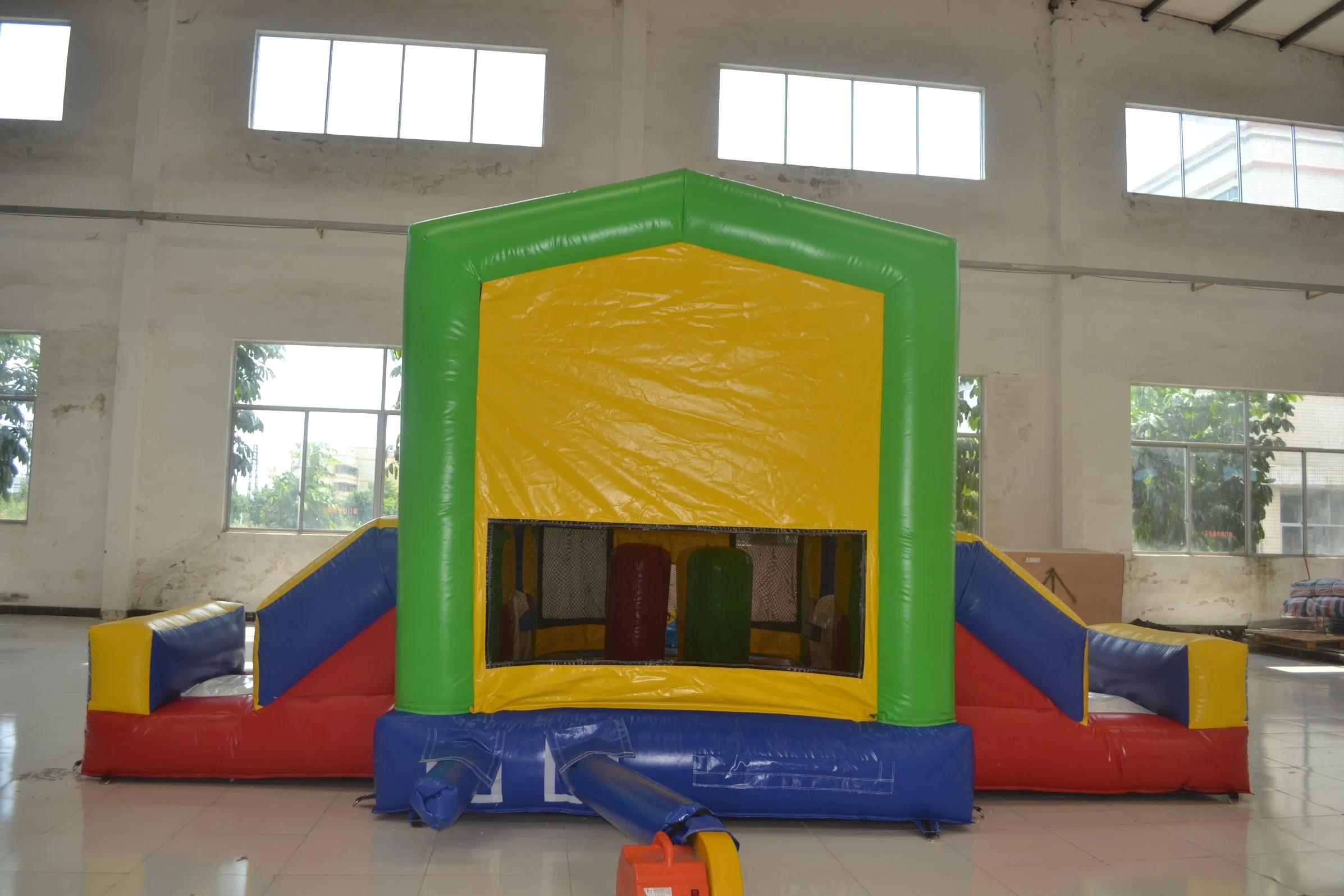 Aoqi Diseño de patio de juegos inflable al aire libre para niños (AQ07167)