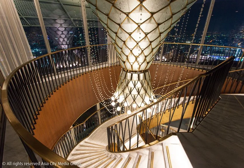 Luxury High-End Wood Stairs Indoor Steel Customized Curved Metal Staircase Design