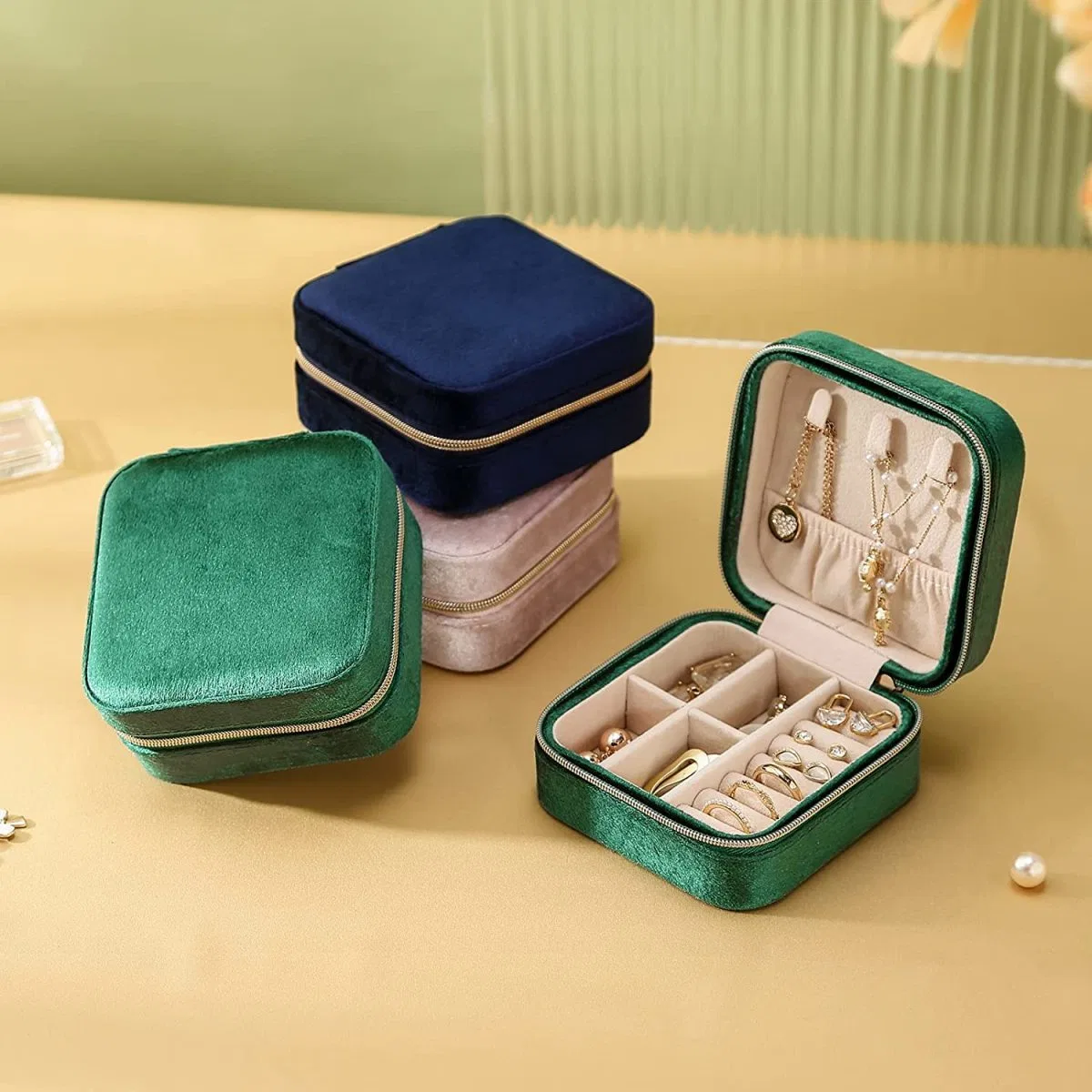 Wholesale/Supplier Custom PU Leather Black Jewelry Box Organizer Travel Portable Small Jewellery Ring Earring Wedding Gift Case