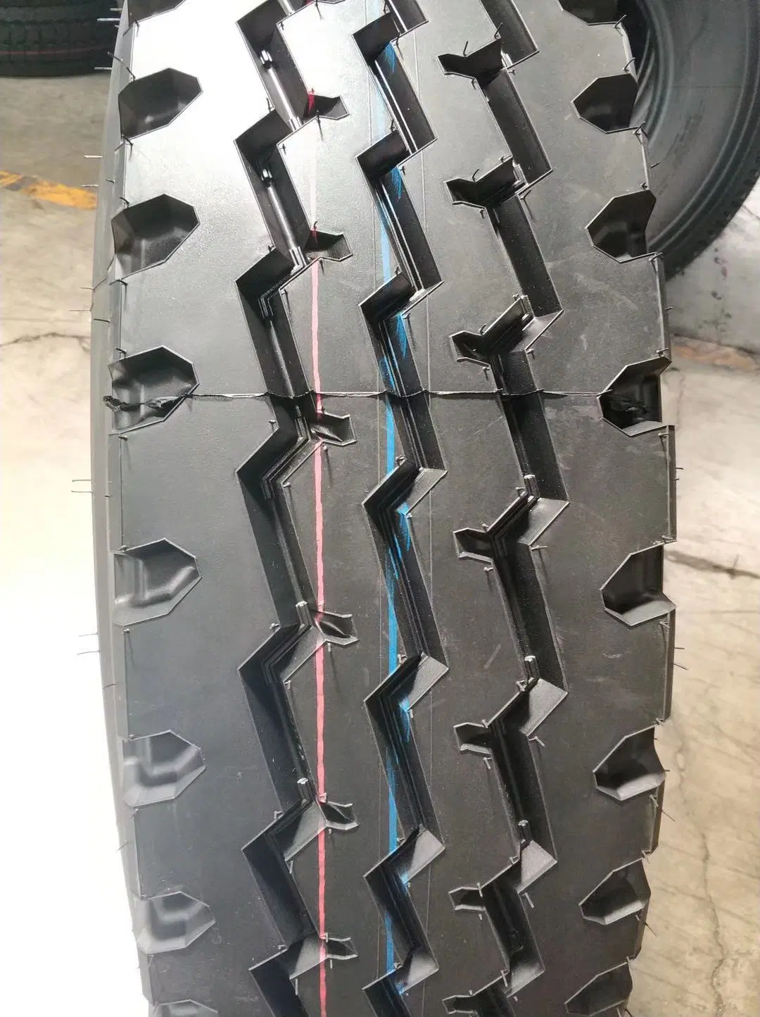 China Tire Radial Tube Light Truck Tyre Factory 700r16 750r16 825r16 825r20 900r201000r20 1100r20 1200r20 Neumaticos Chinese Llantas Heavy Duty Truck/Bus Tyre