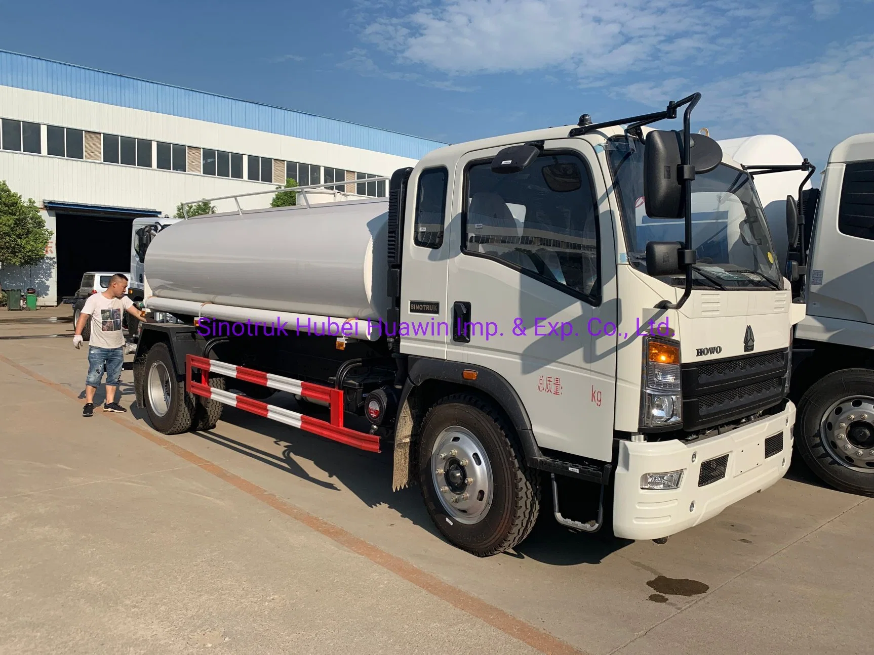 SINOTRUK HOWO 4X2 6X4 6 Räder 10 Räder 5000 Liter 10000 Liter 20000 Liter Sprinklerwasser Bowser Lkw Wasser Lkw Tankwagen Wasser Tank Lkw