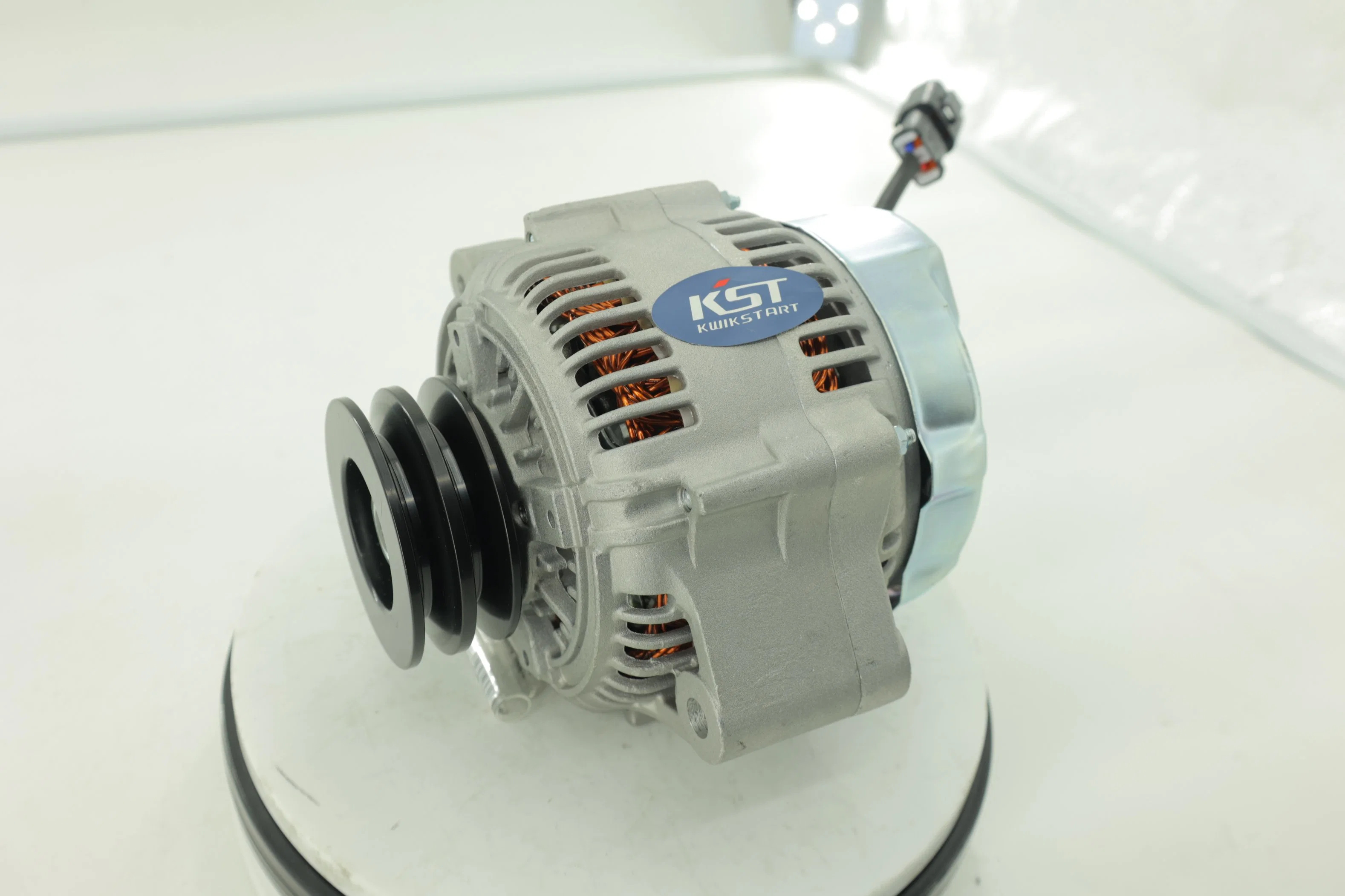 Km207-3 Excavator Auto Parts 28V 60A Alternator 27040-2220b