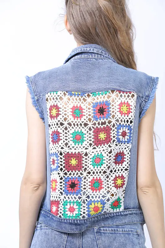 New Fashionable Women Clothing OEM/ODM Sleeveless Fringe Cuff Denim Jacket with Active Enzyme Washing Embroidery Blocking at Back Denim Vest