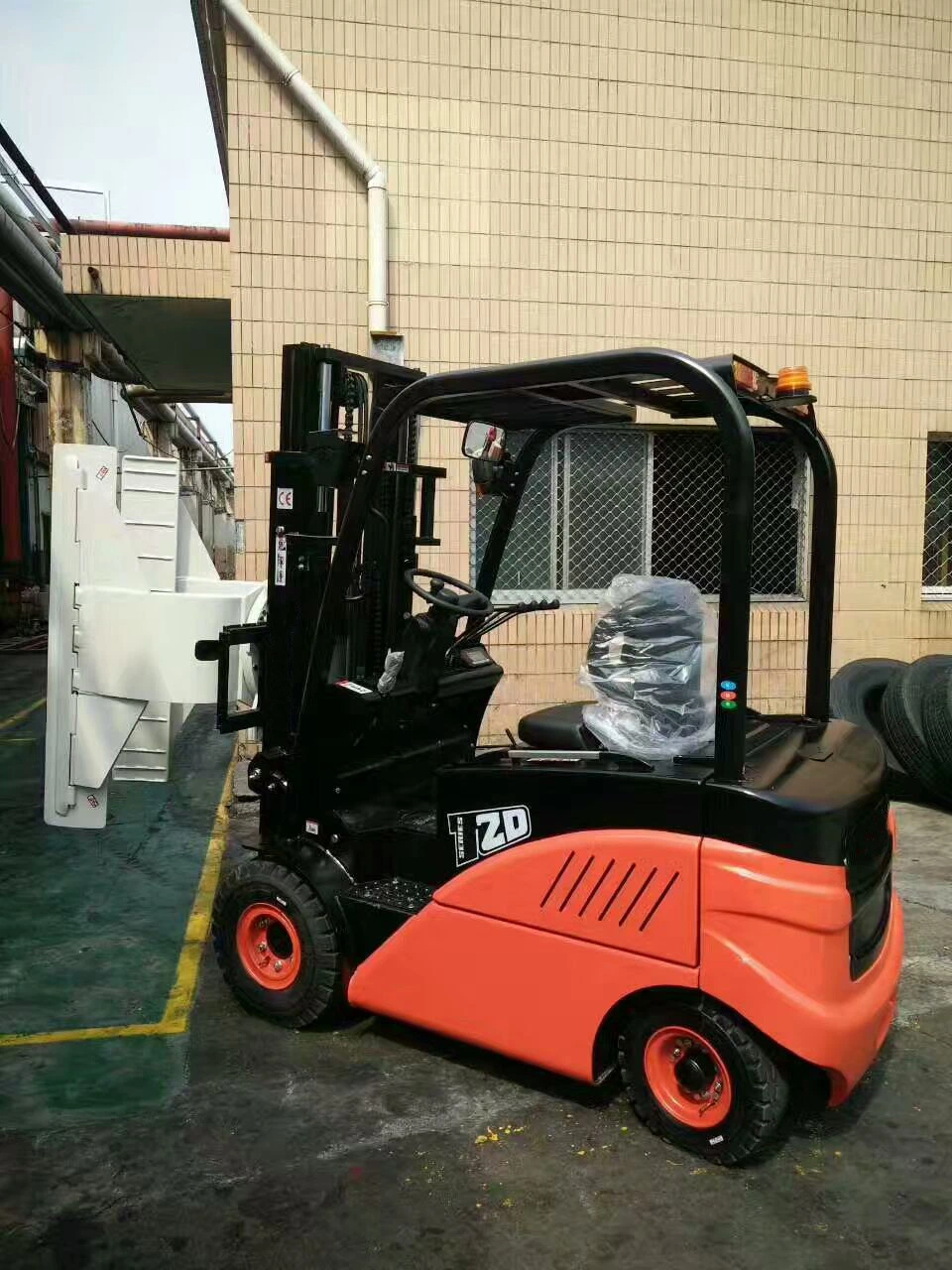 2 Ton China Brand New Powerful Electric Forklift Truck (CPD20FJ)