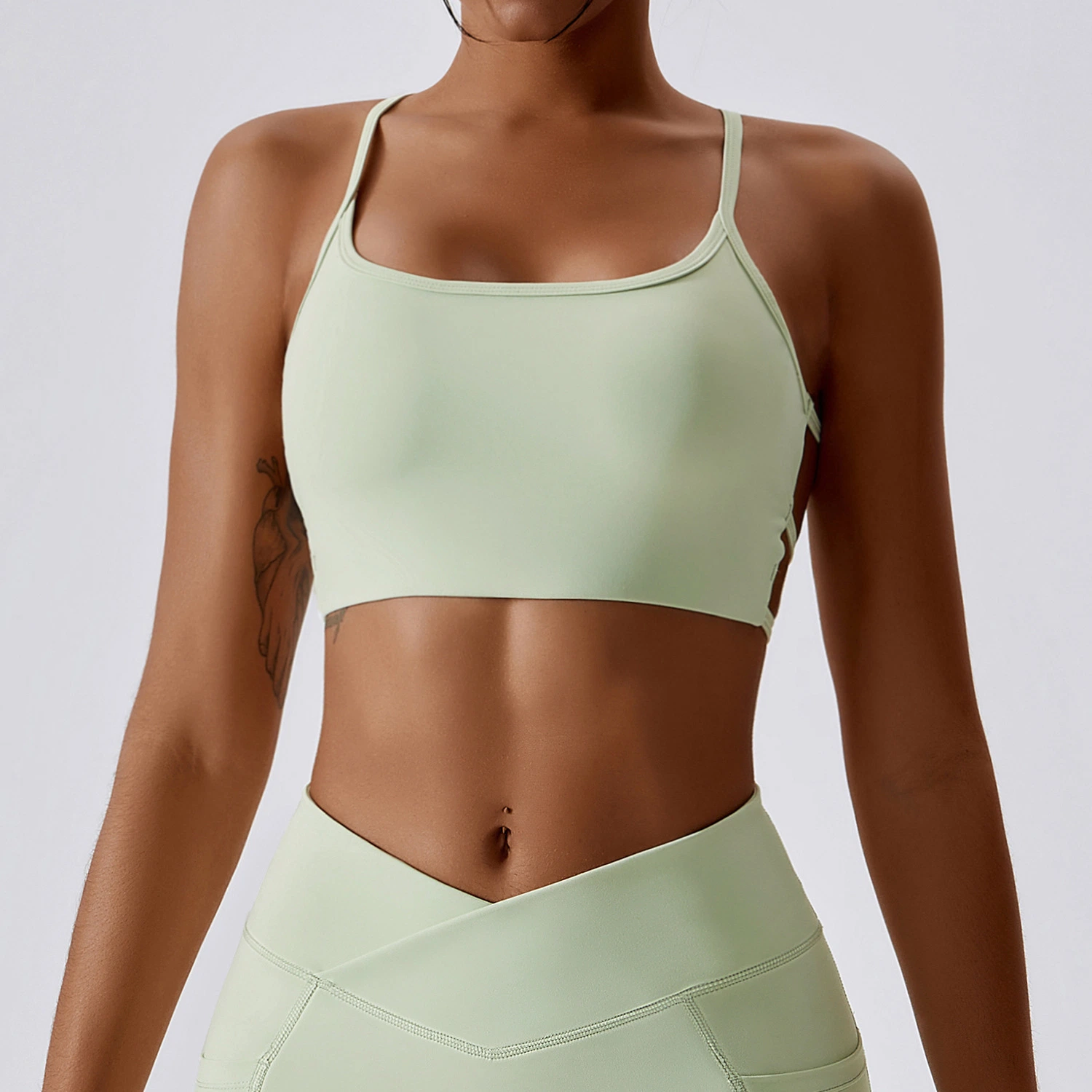 Vêtements de sport en gros 7 pièces Ensemble de haut court sans manches pour le fitness, soutien-gorge de yoga, short et leggings Sportswear.