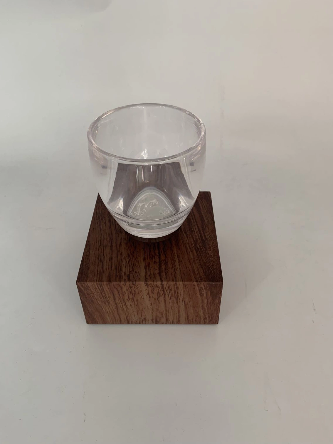 Wooden Base Wireless Rechargeable Magnetic Levitation Floating Glass Cup