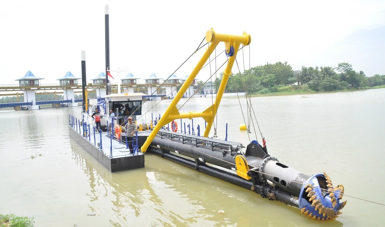 Efficient Operation Highly Accurate Diesel 14 Inch Cutter Suction Dredger