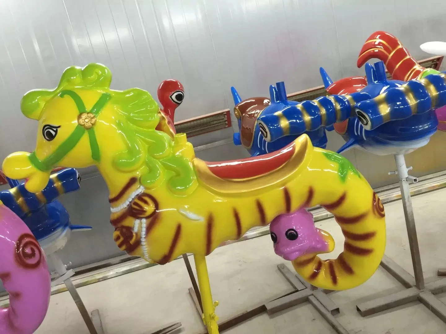 24seats Merry Go Round Rotary Swing Rides Karussell Unterhaltungsstil Fiberglas Karussell Fahrten