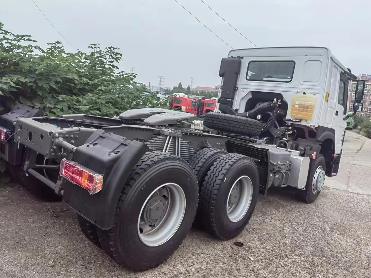 Sinotruk Precio HOWO camión tractor 6X4 10 ruedas cabezal de remolque