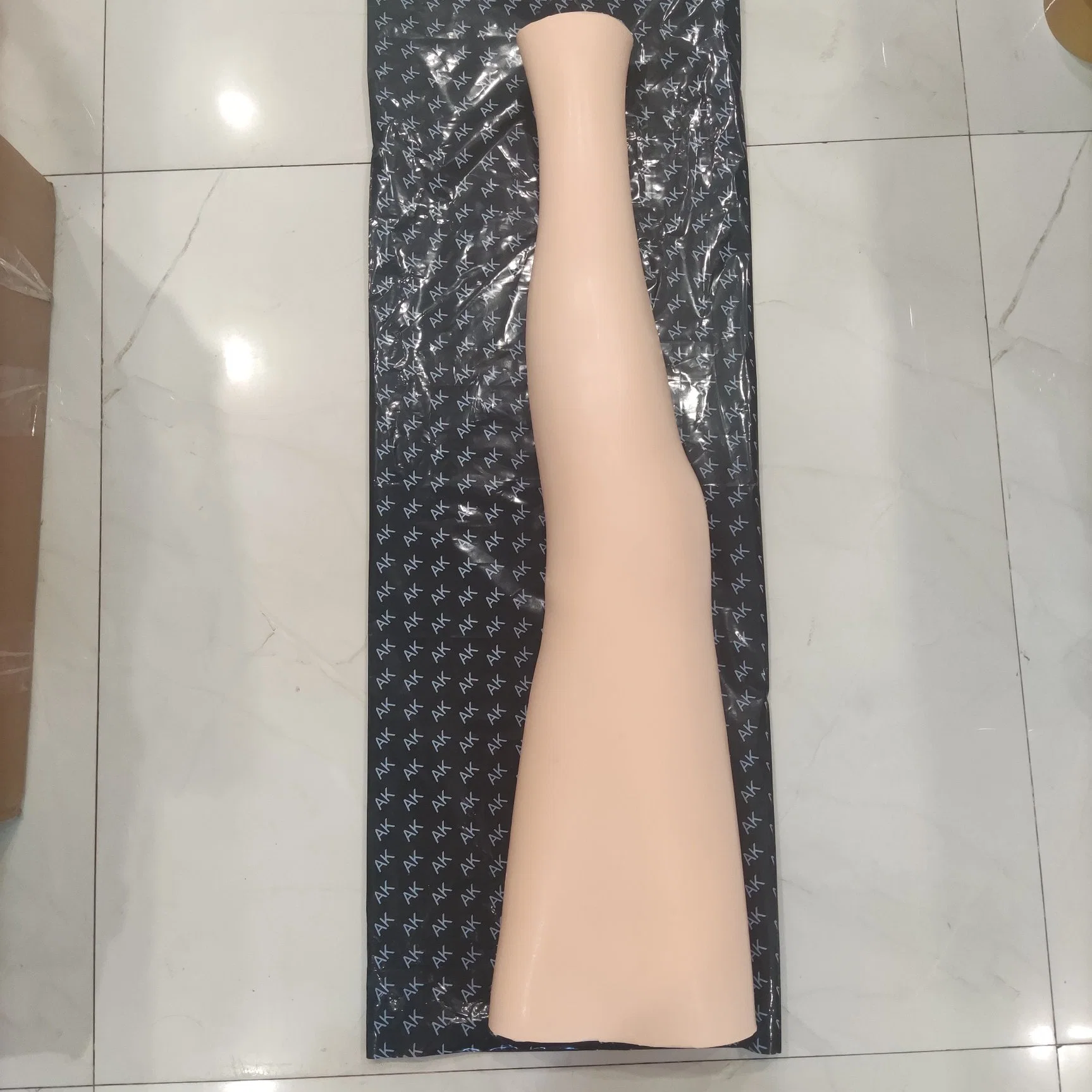 New Product Polyurethane Foam Legs for Prosthetic Legs, Patients with Amputation Above Knee Joint