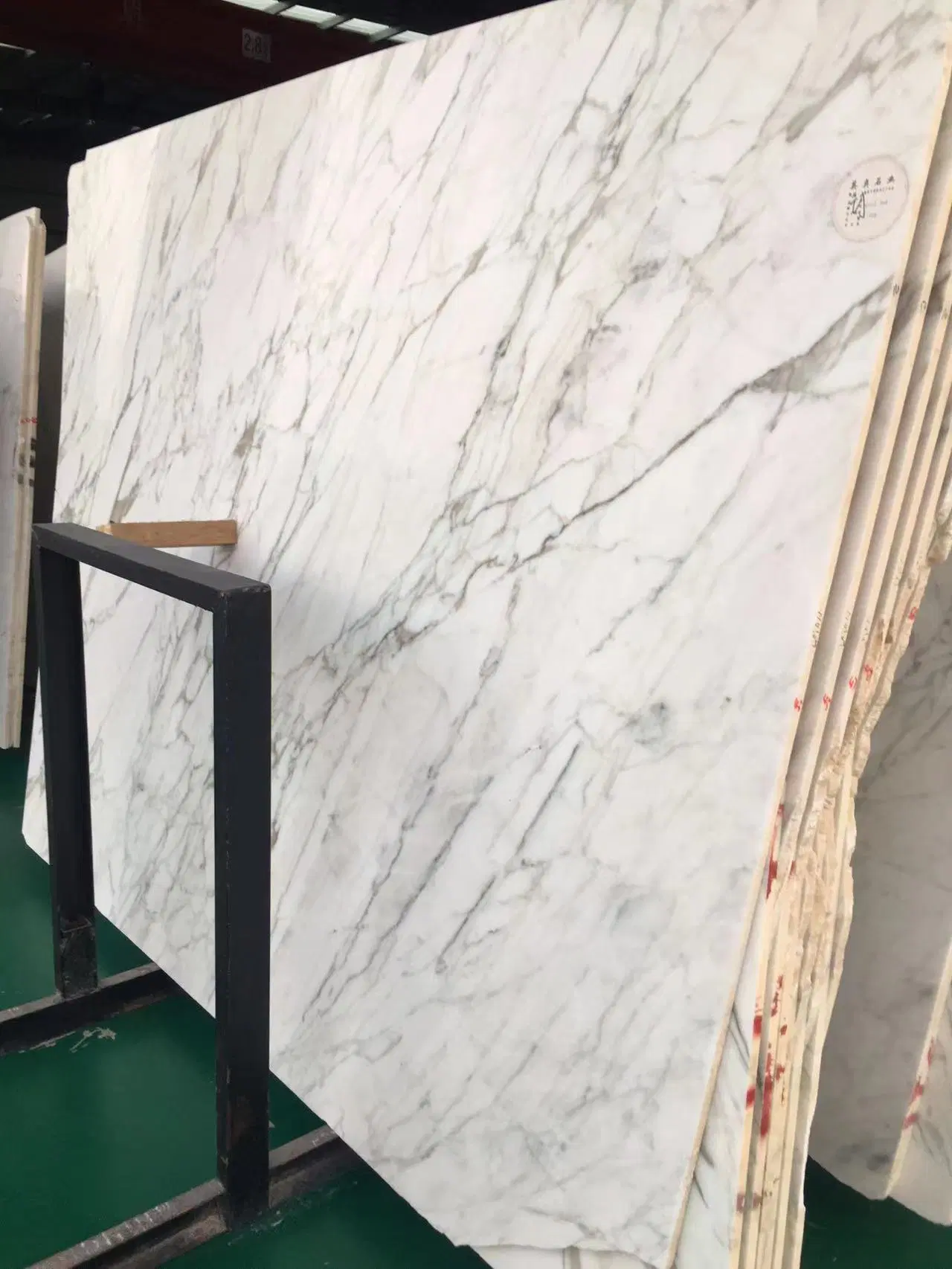 Natural Marble Finnish White Stone Is Used for The Background Walls of The Villa Walls/Floors/Countertops/Stairs