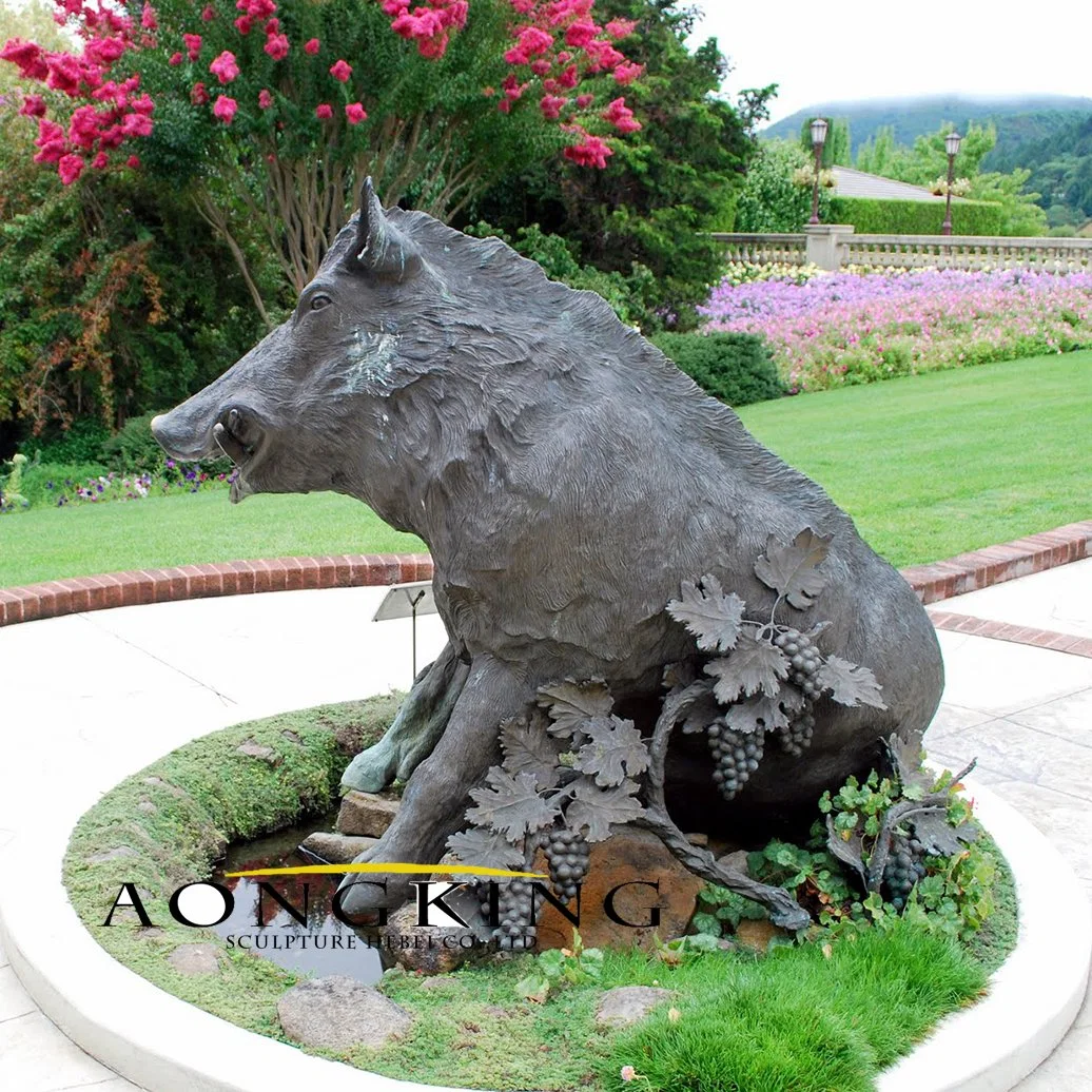 Famosa piscina pequena rua Decoration Funny Bronze escultura de suínos em execução