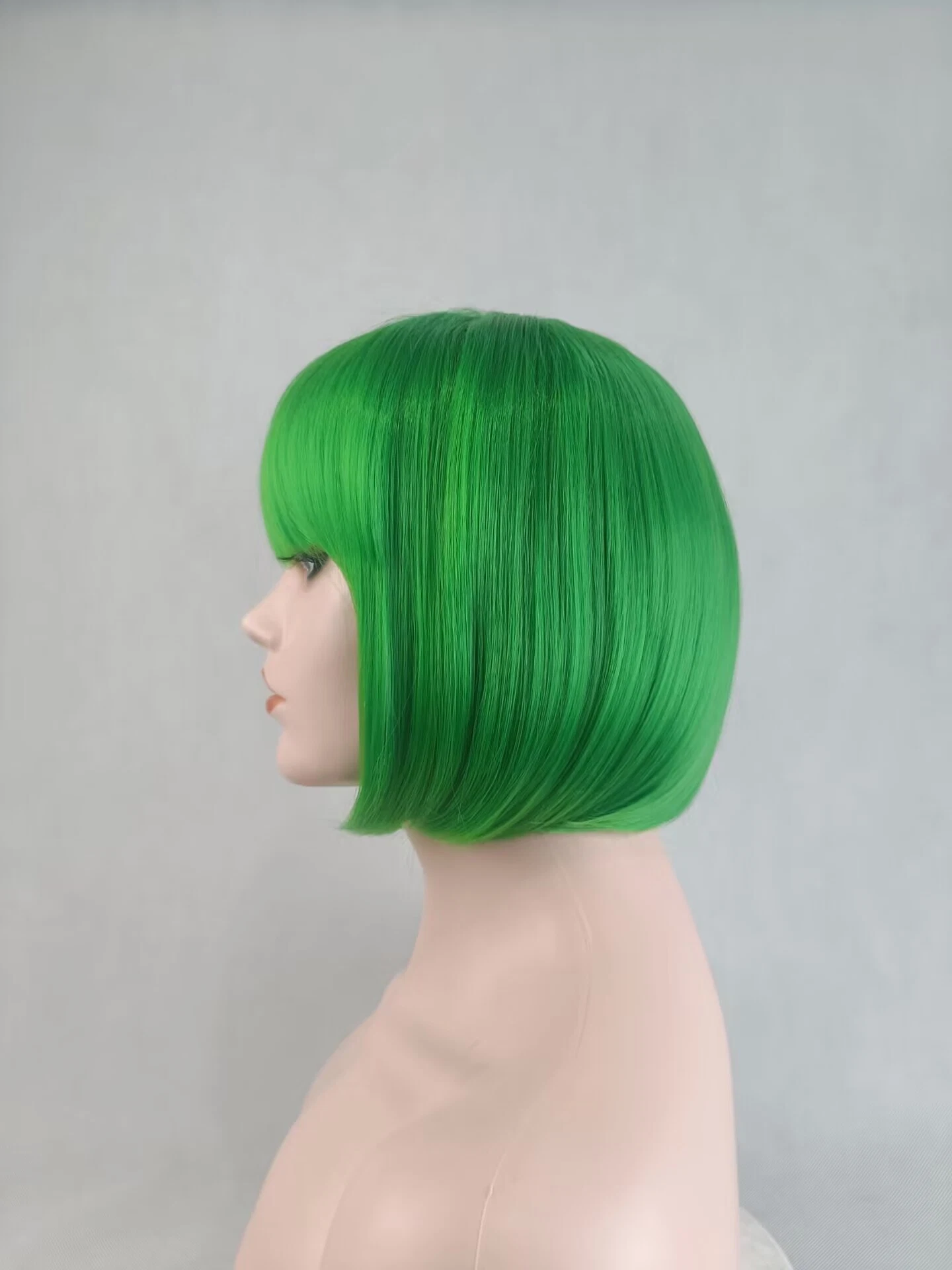 Español Hot vender verde claro pelo grueso recta peluca corta peluca Cosplay Bob con Bang