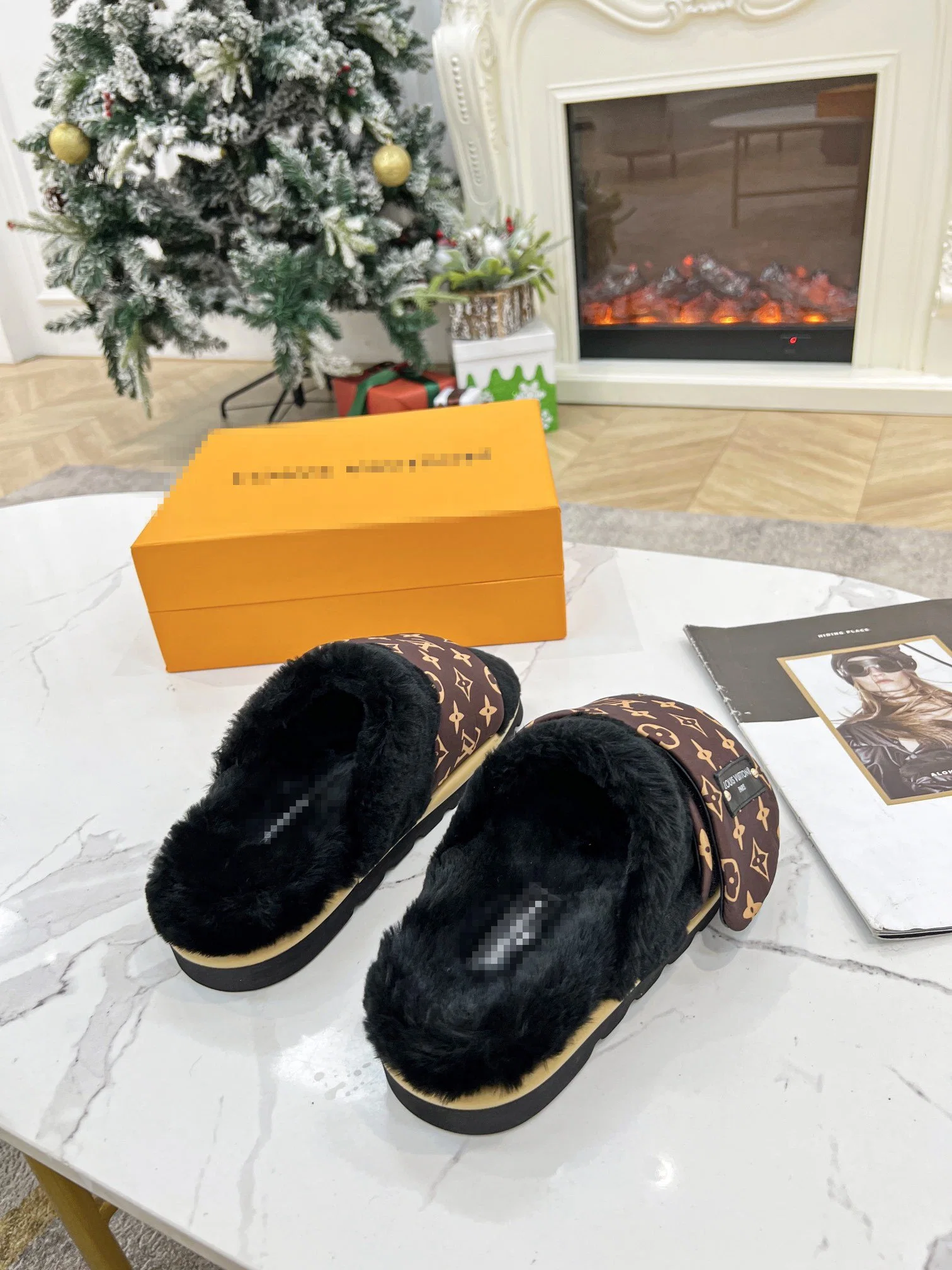 Hot Sell Home Smile Slides Slippers New Style Fur Slides Faux Fur Smile Happy Face Slippers Women Shoes Plush Slippers Custom