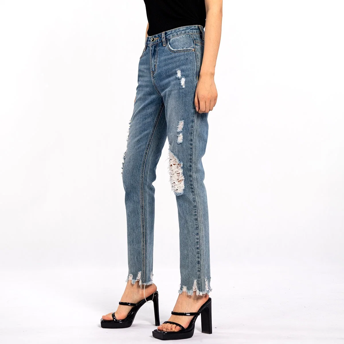 Diseño Moda rasgada Pearl envejecida Distressed Jeans para mujer