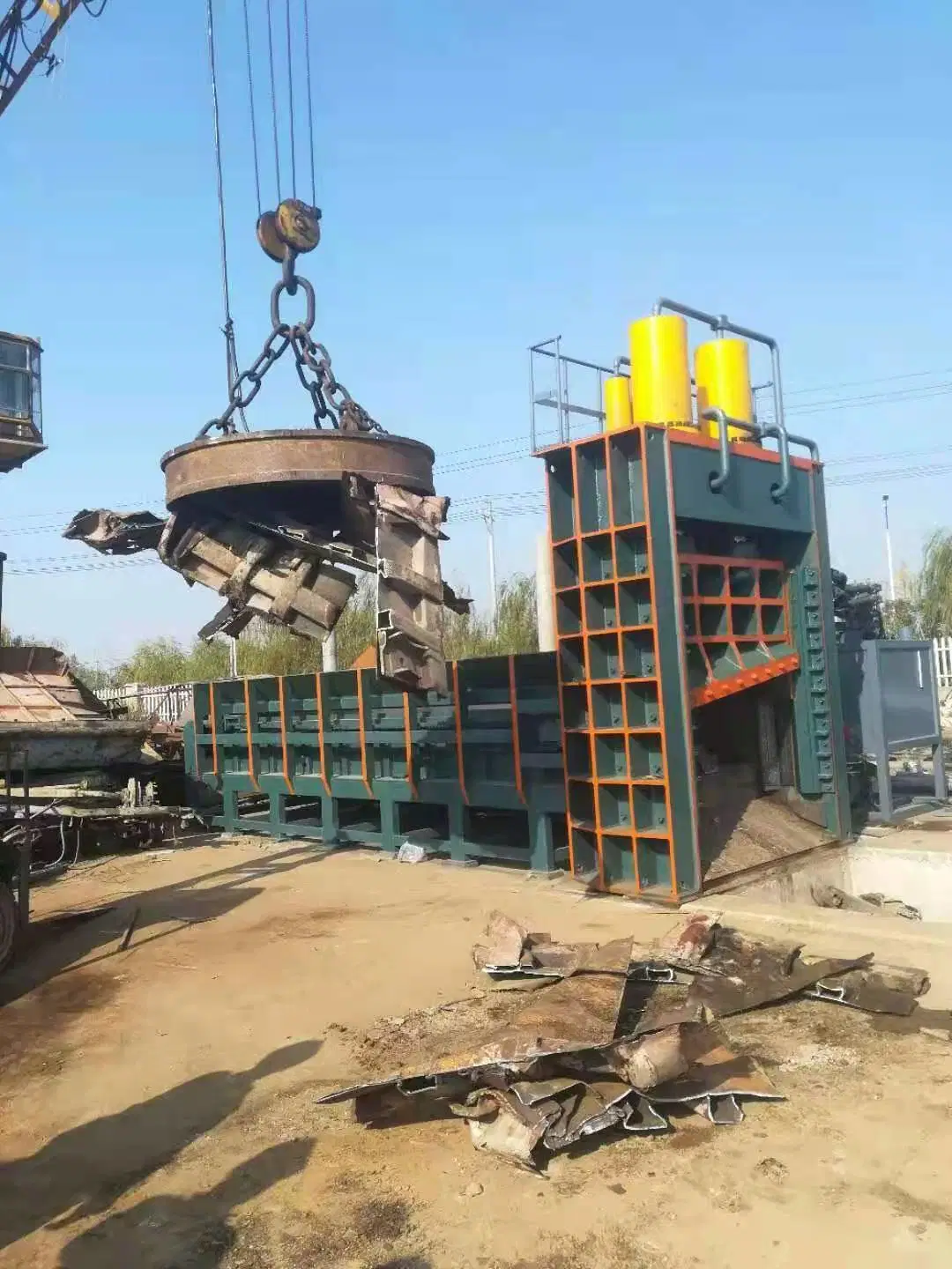 Tipo de gantry Plancha de chapa de acero máquina de esguirnamiento hidráulico de chatarra Cizalla del gantry de alimentación automática de la máquina de cizalla