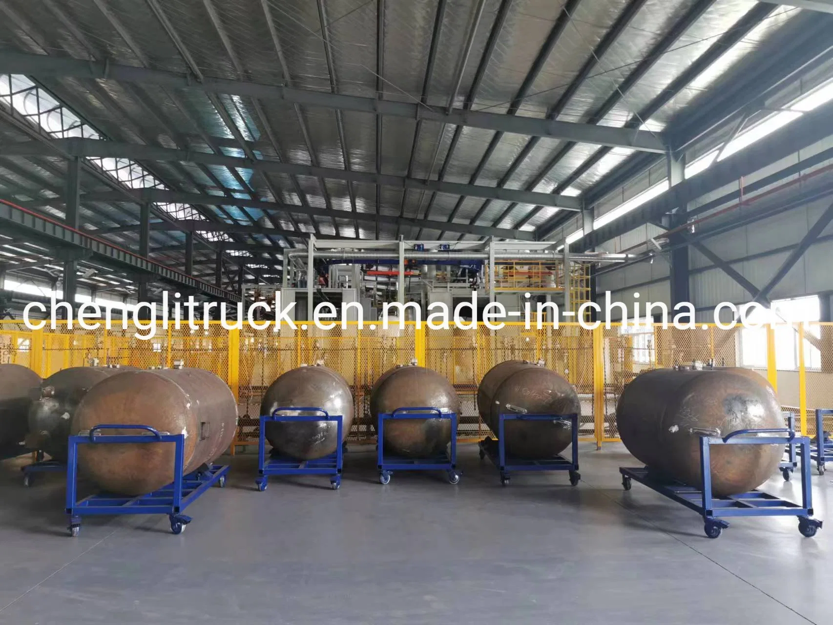 Clw 500L-1000L Stainless Steel LPG Vertical Storage Tank for Sale