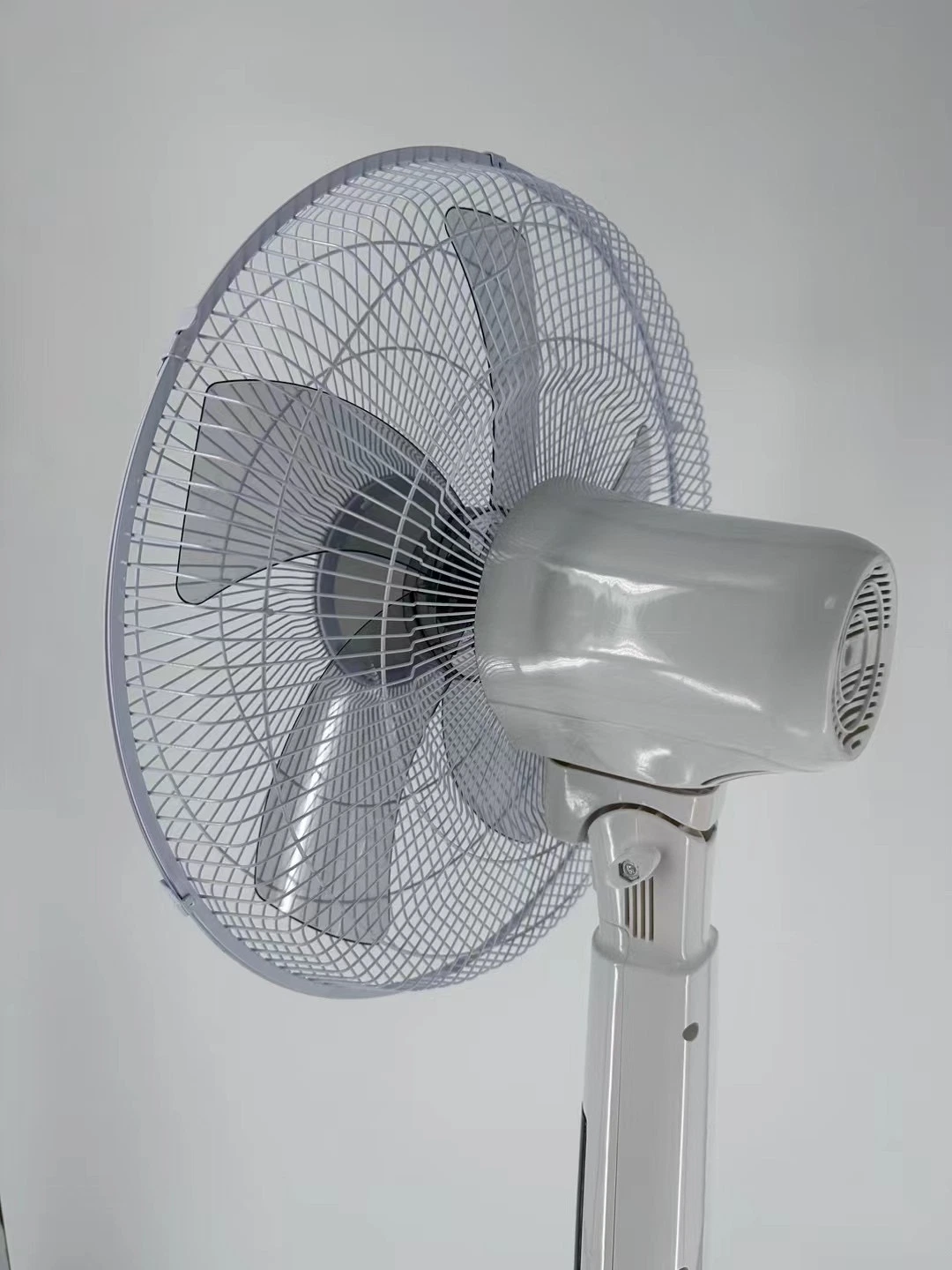 Luftkühler Lüfter Power Fan 70W Standventilator 5bblade China Produkte / Lieferanten. 56/60/16/18 Zoll-Oscilating Head High Stand Fan Grundlegende Anpassung Beispiel Customiza