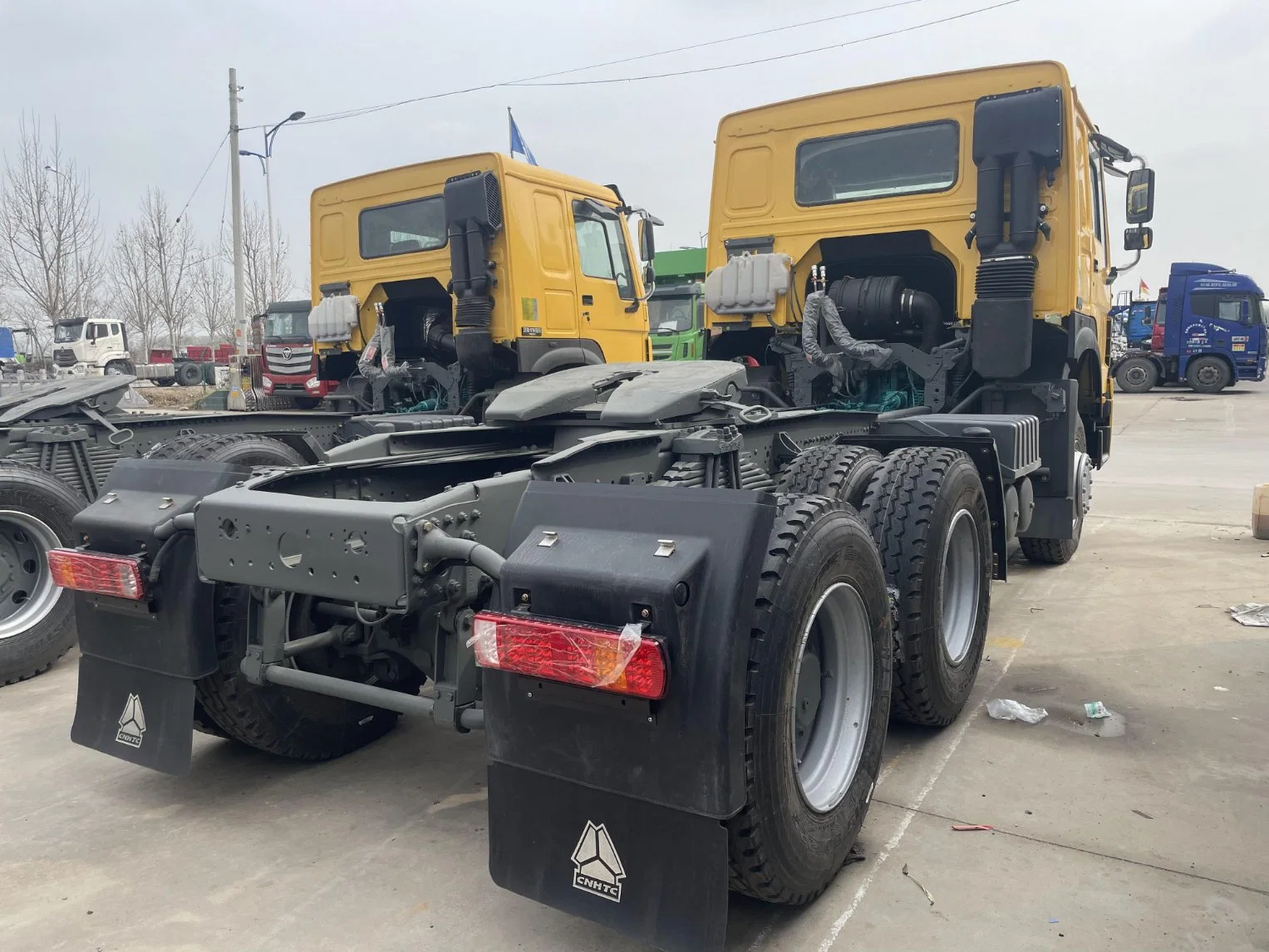 Used Chinese Trucks HOWO Truck Tractor 6X4 10 Wheels Cheap Price for Sale