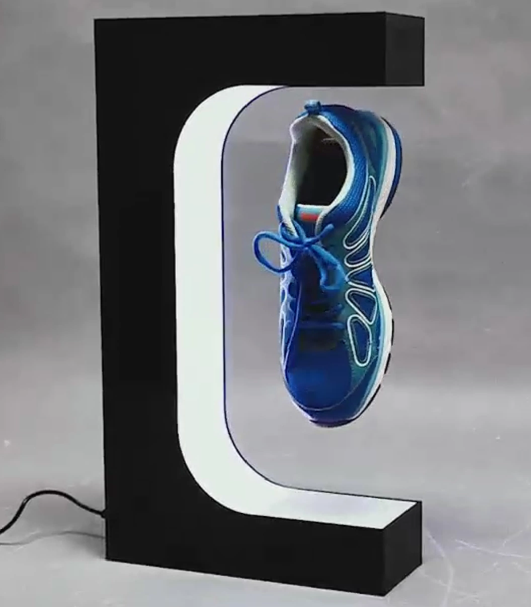 Новая вращающаяся магнитная обувь Sneaker Display Stand for Exhibition Показать