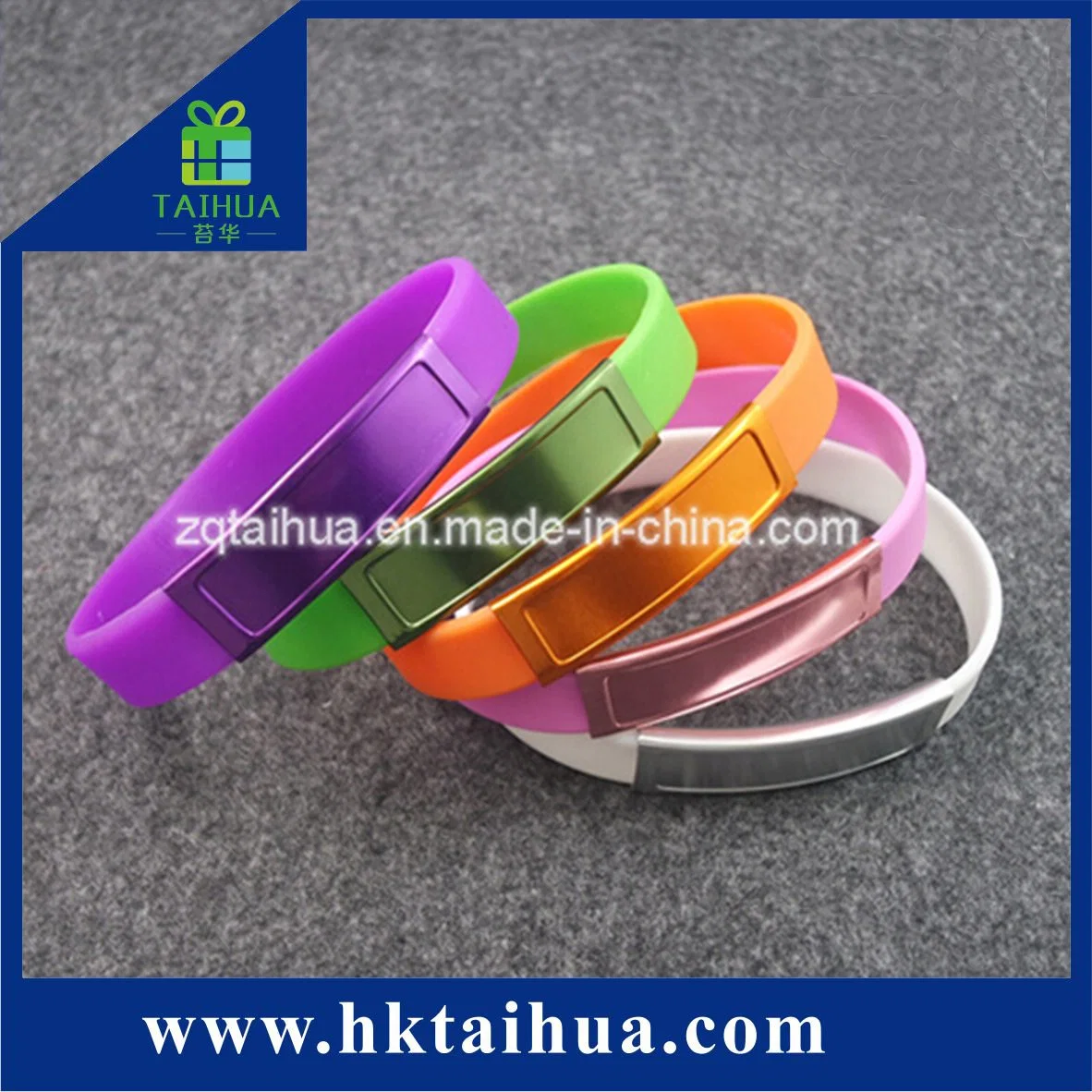 Fashion Customized Embossed Color Filled Silicone Wristband/Bracelet