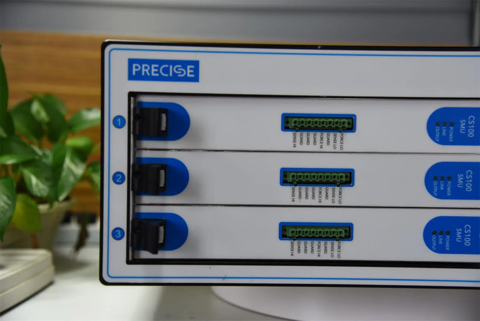 Digitalmultimeter (DCV, DCI, Ohm und Leistung mit 5½ -Digit Auflösung) Präzisions-elektronische Lastquelle Messeinheit I-V-Testsysteme