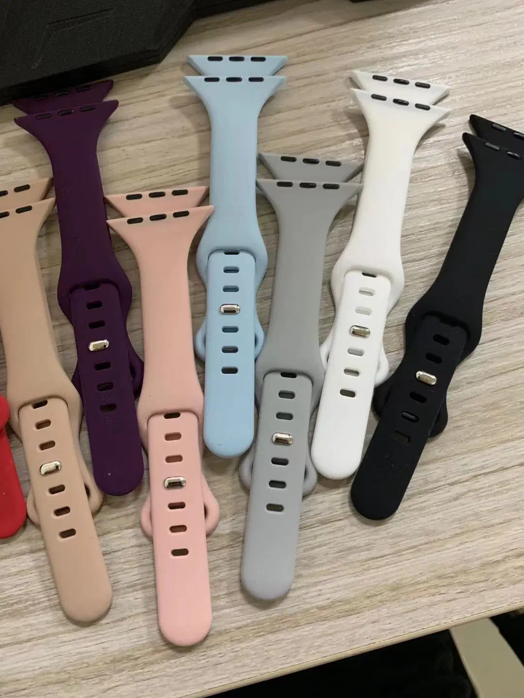 2021 Neue Großhandel Uhrenarmband Silikon Sport Smart Uhrenarmband Zubehör Multi-Color für Apple Watch