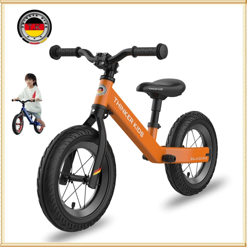 دراجة التوازن الخشبي للأطفال لطفلة إرييد عمرها 12 سنة موازنة الدراجة