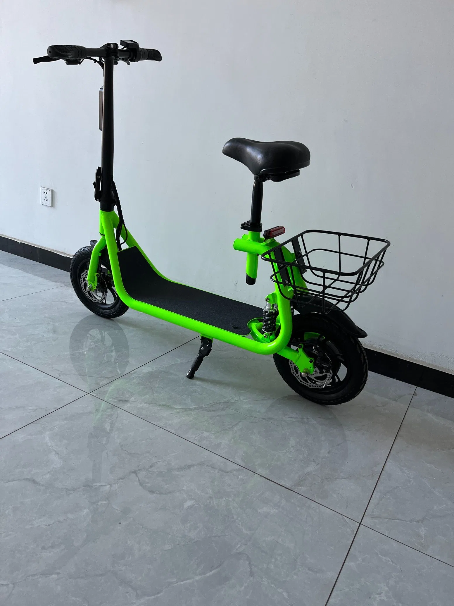 Eco-Friendly moldura em alumínio barato Mini City Bike ciclomotor de três modos de velocidade de 25km/h Maxspeed Scooter eléctrico para deslocações diárias