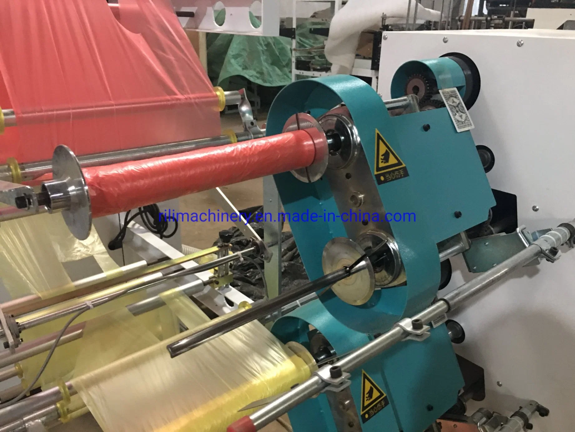 Disposable Cleaning Apron Making Machine PE Bag Forming Machine Plastic Manufacturing Plant