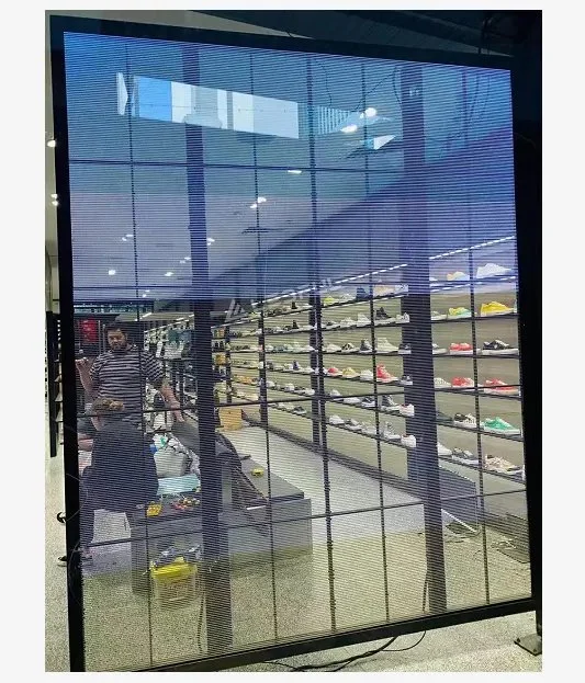 Alto brillo Alta transparencia P7,8 Cortina TV Cristal ventana LED Paneles malla pantalla LED transparente para el centro comercial