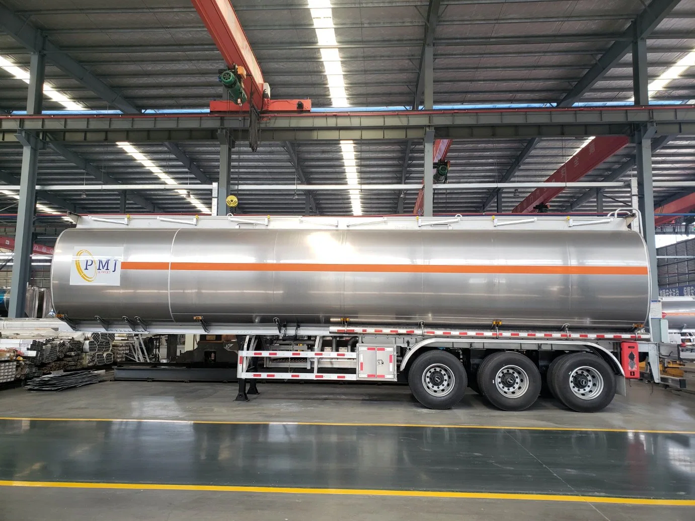 3 Axles Light Edible Oil Transportation Trailer Petrol Fuel Delivery Truck Aluminum Alloy